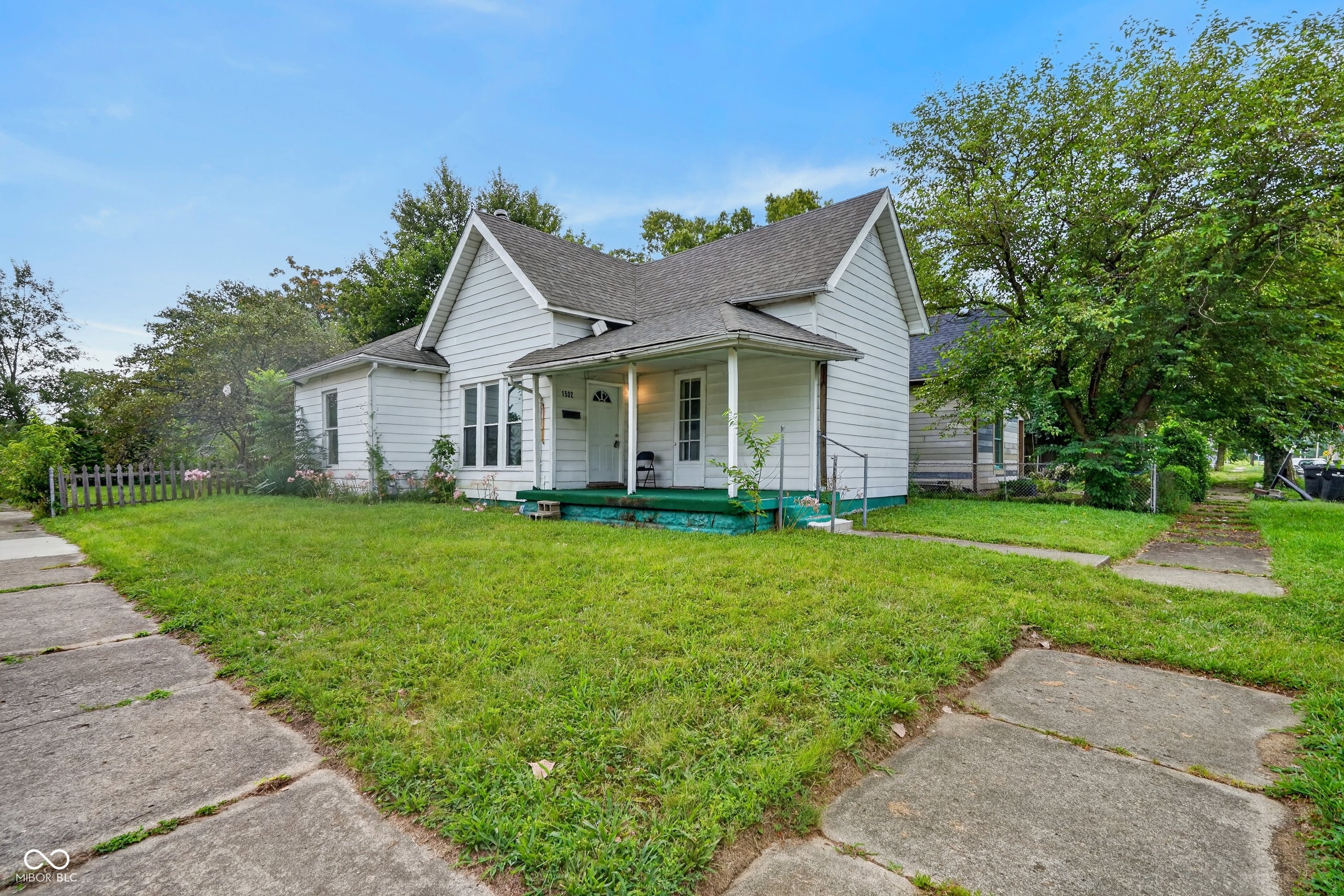 1502 Cedar — photo