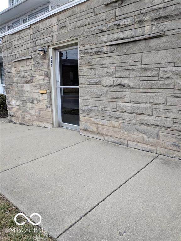 208 W 1st Street — photo