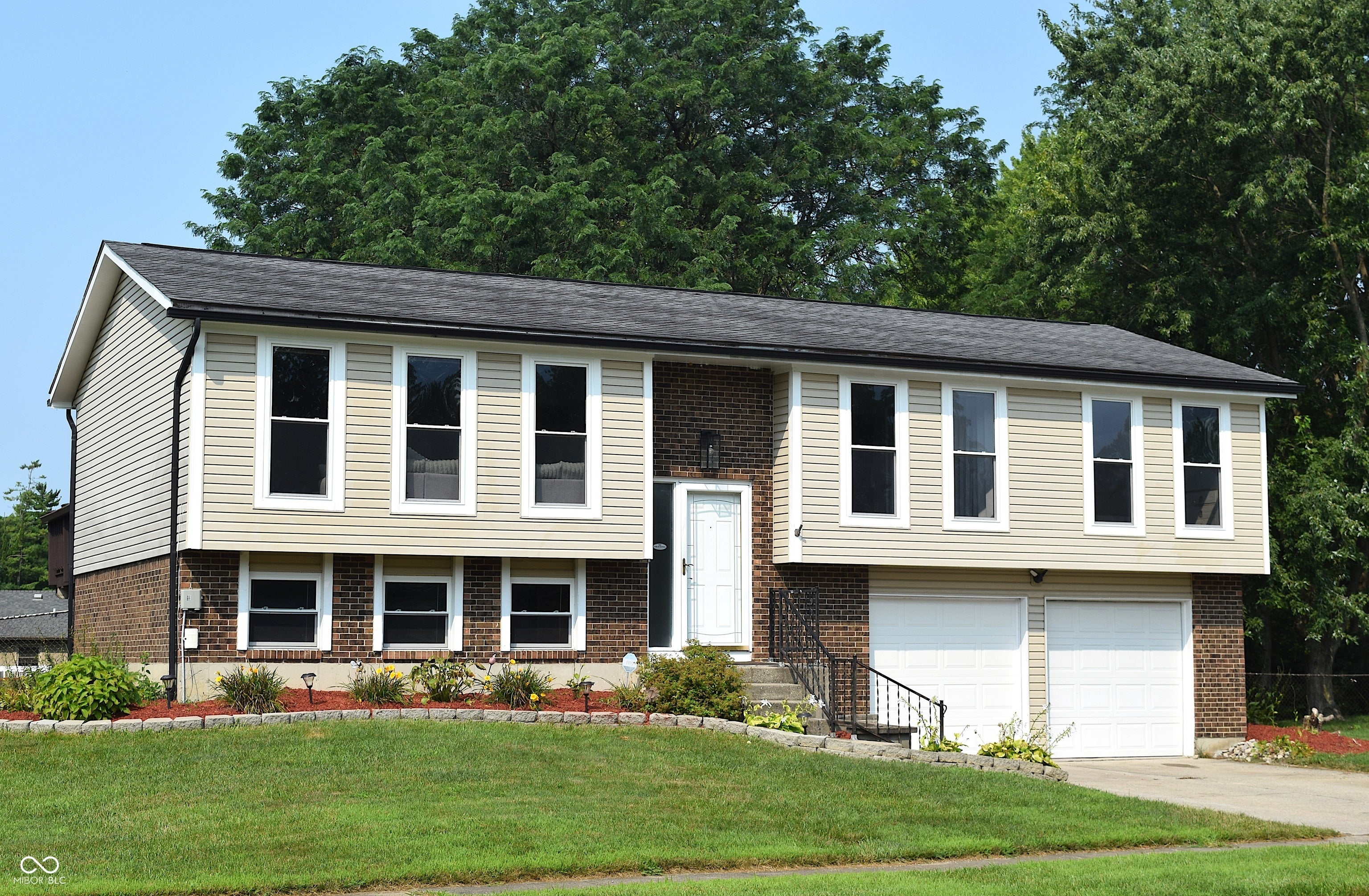 8059 Harvest Lane — photo