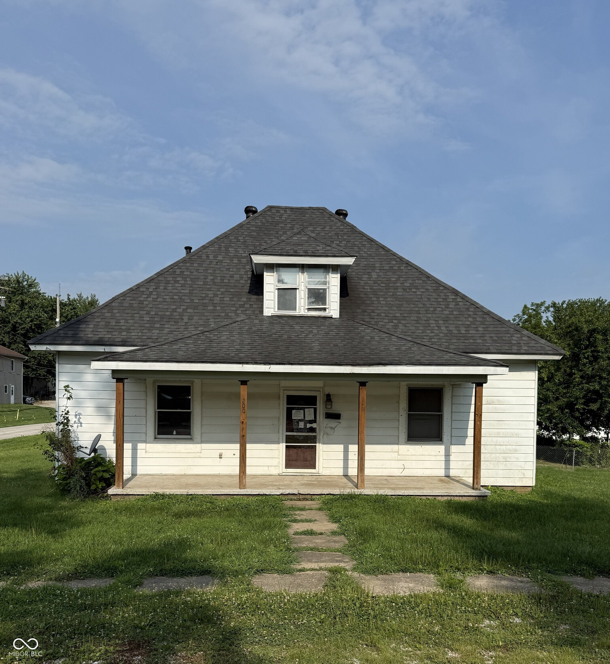 200 N Center — photo