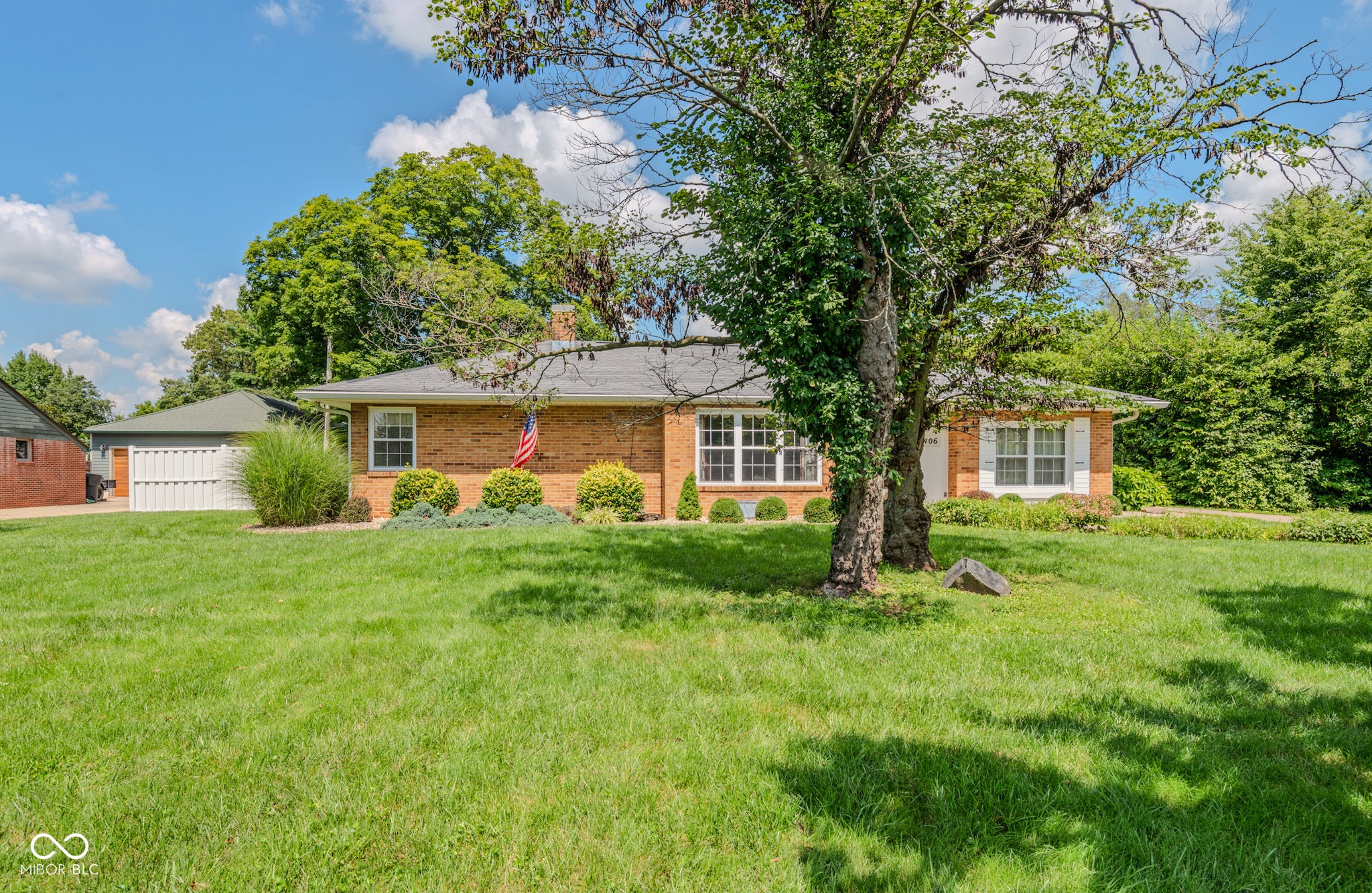 1406 Laurel Drive — photo