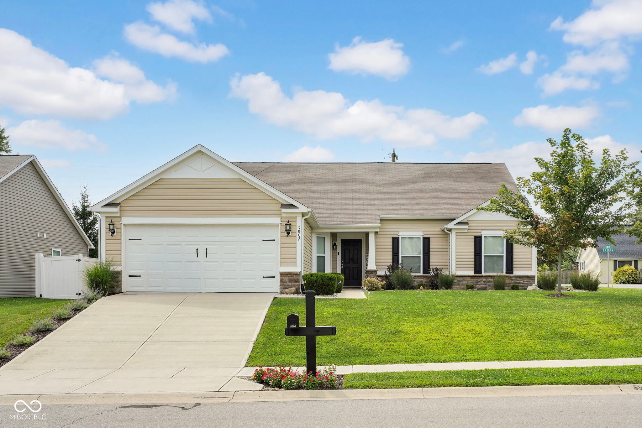 5802 Deer Valley Court — photo