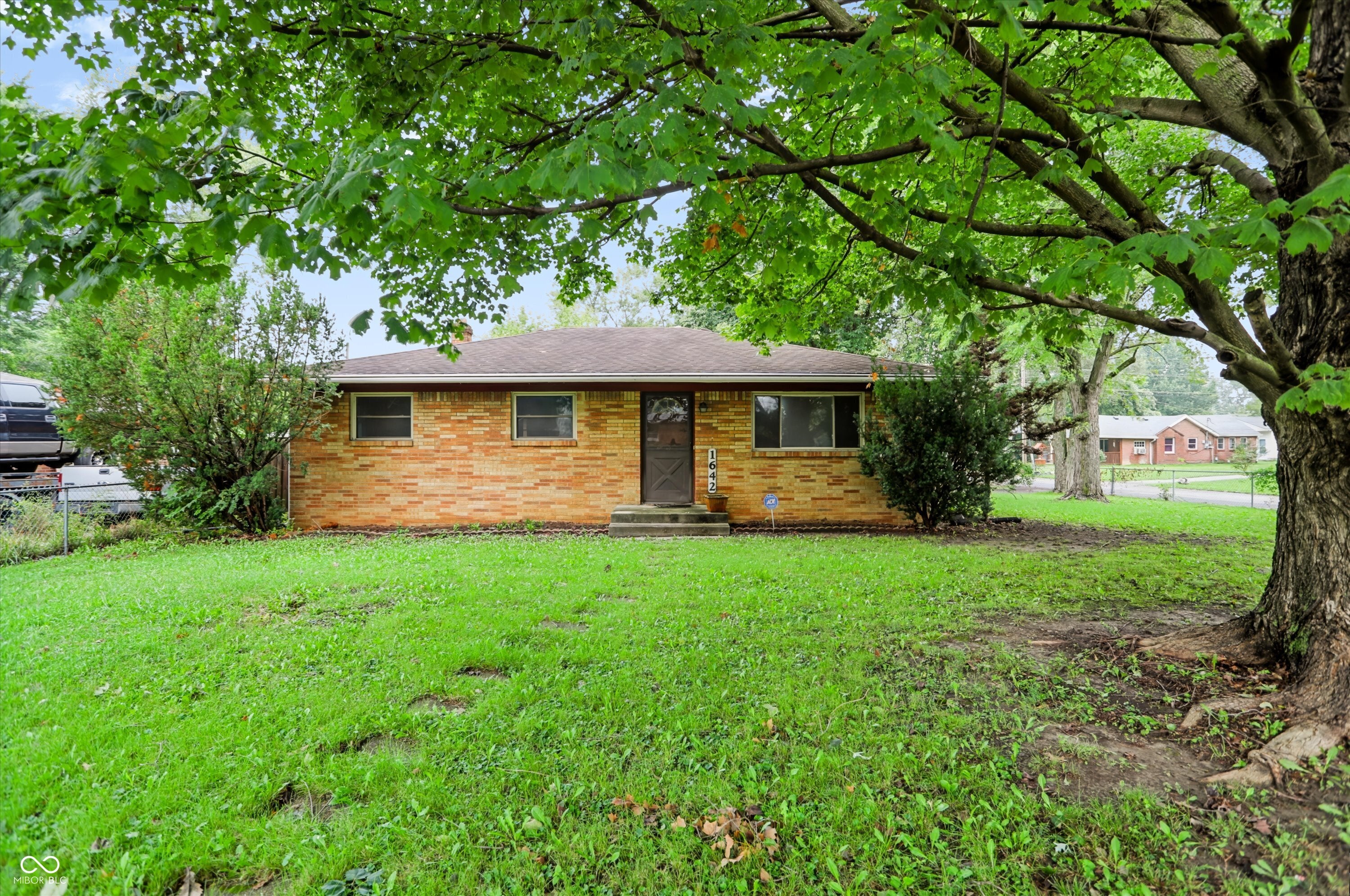 1642 N Graham Avenue — photo
