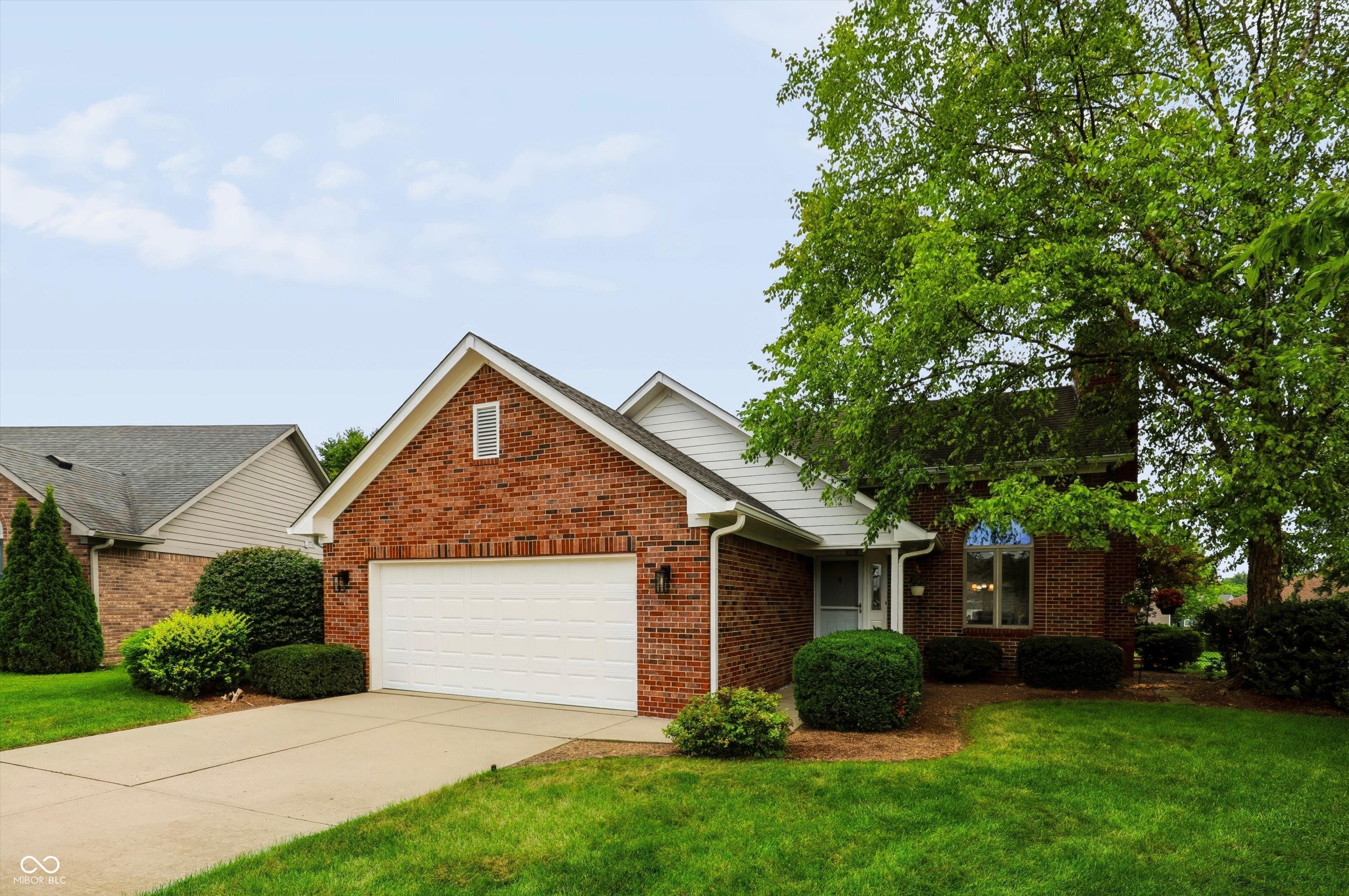 1102 Sarah Court — photo