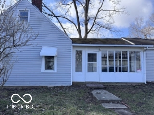 2200 S Eaton Avenue — photo