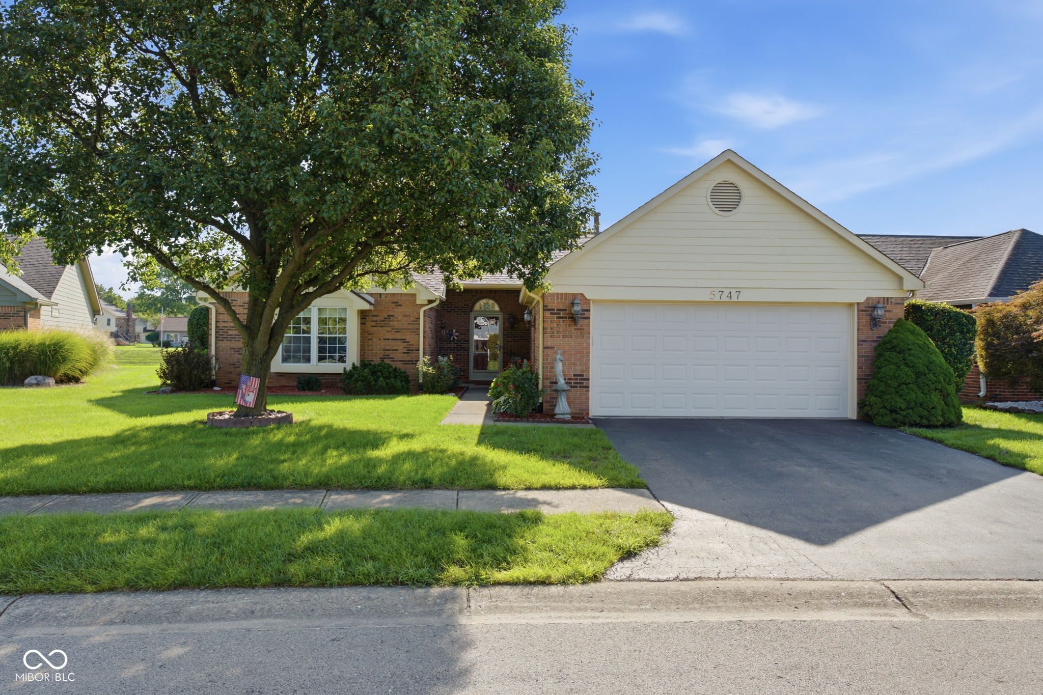 5747 Cross Bridge Way — photo