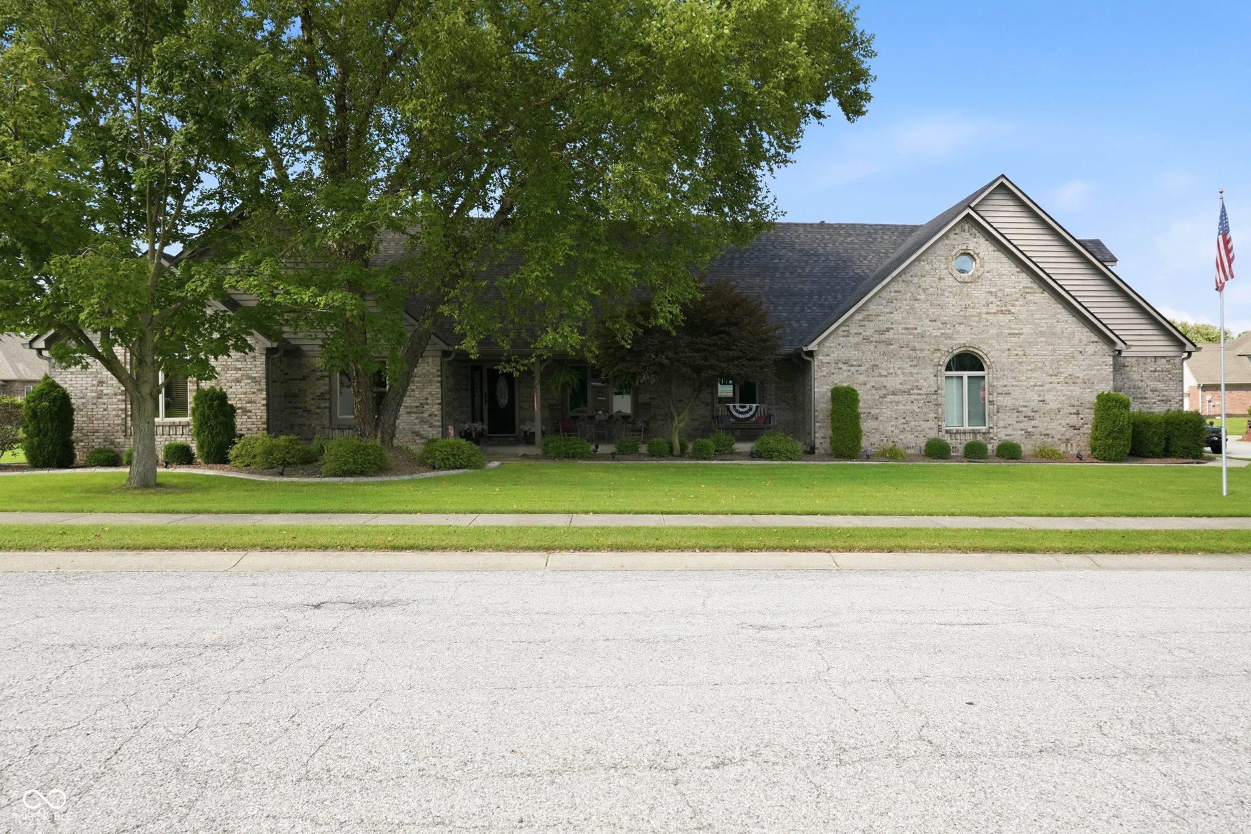 702 Peach Tree Lane — photo