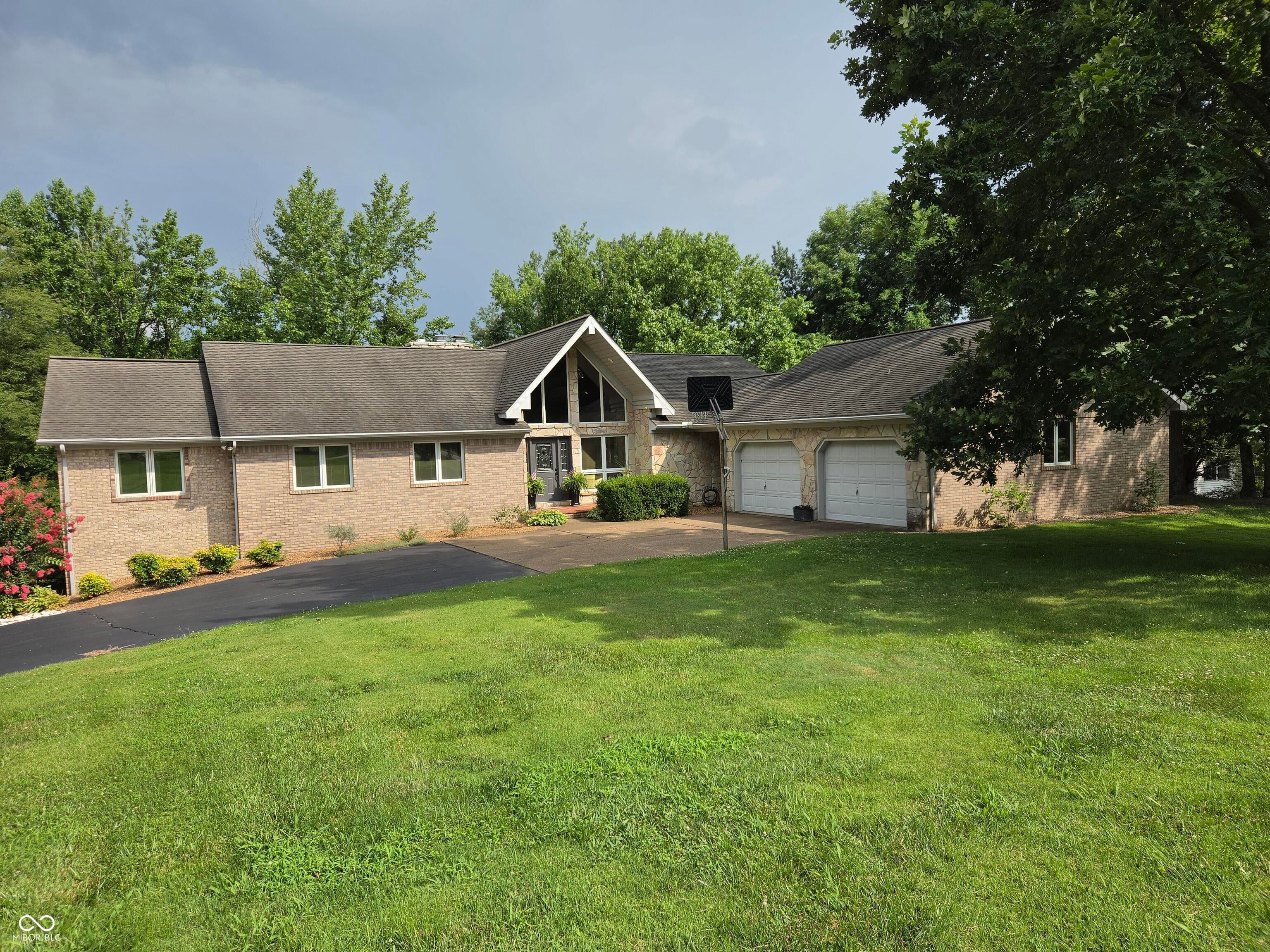 3845 Valley View Drive — photo