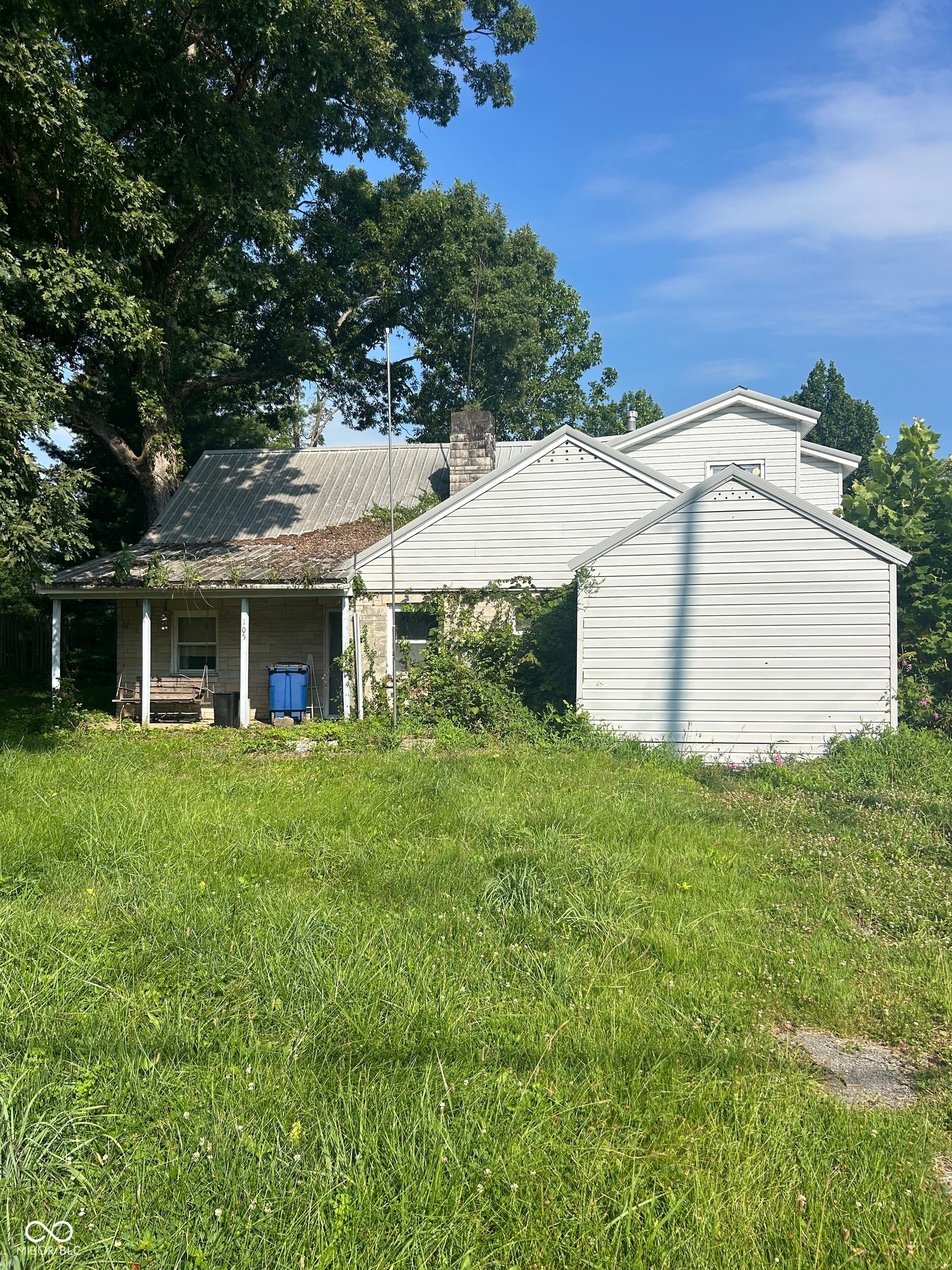 105 Heltonville Road W — photo