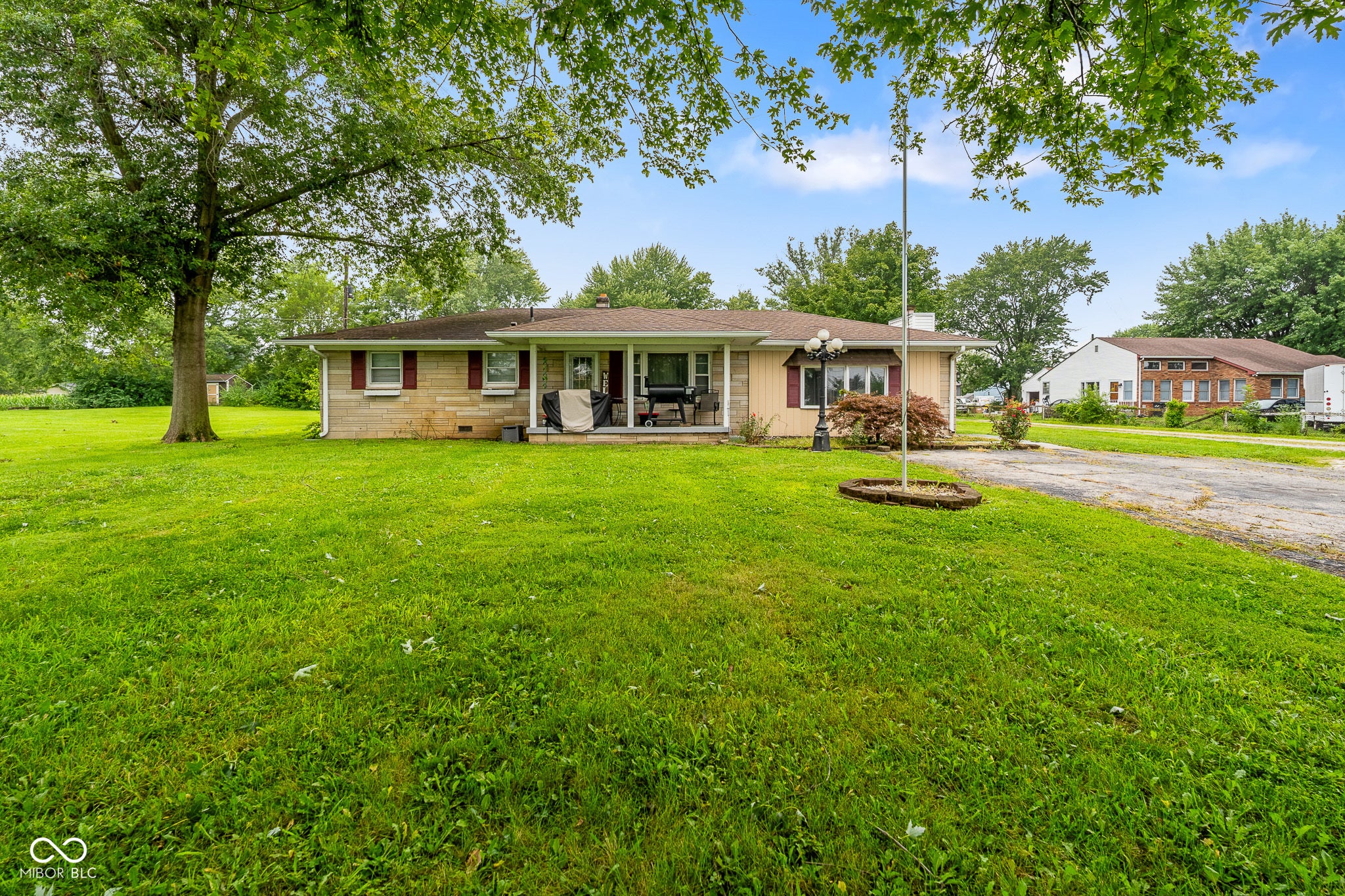 6566 N US Highway 31 — photo