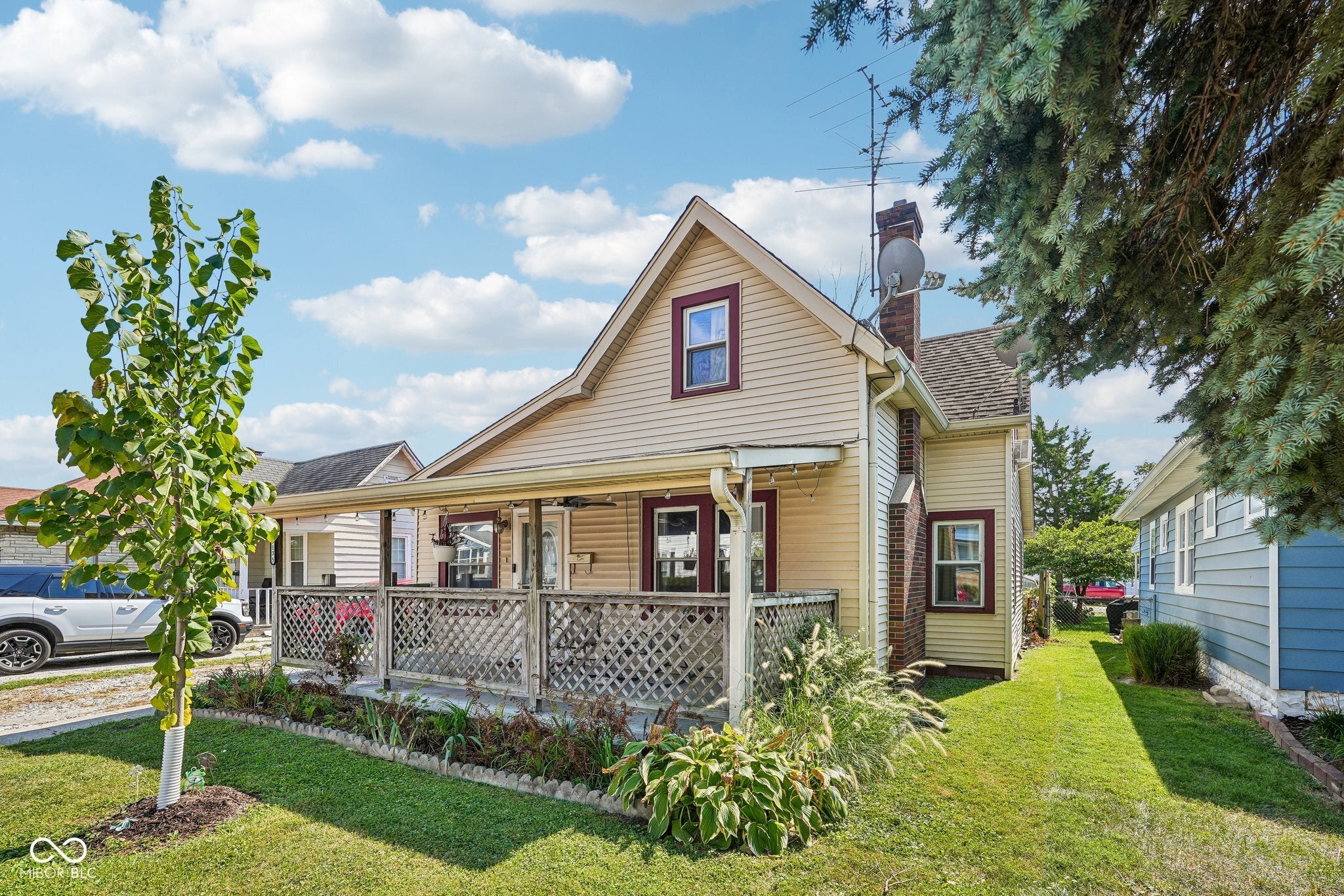 5135 E Saint Clair Street — photo