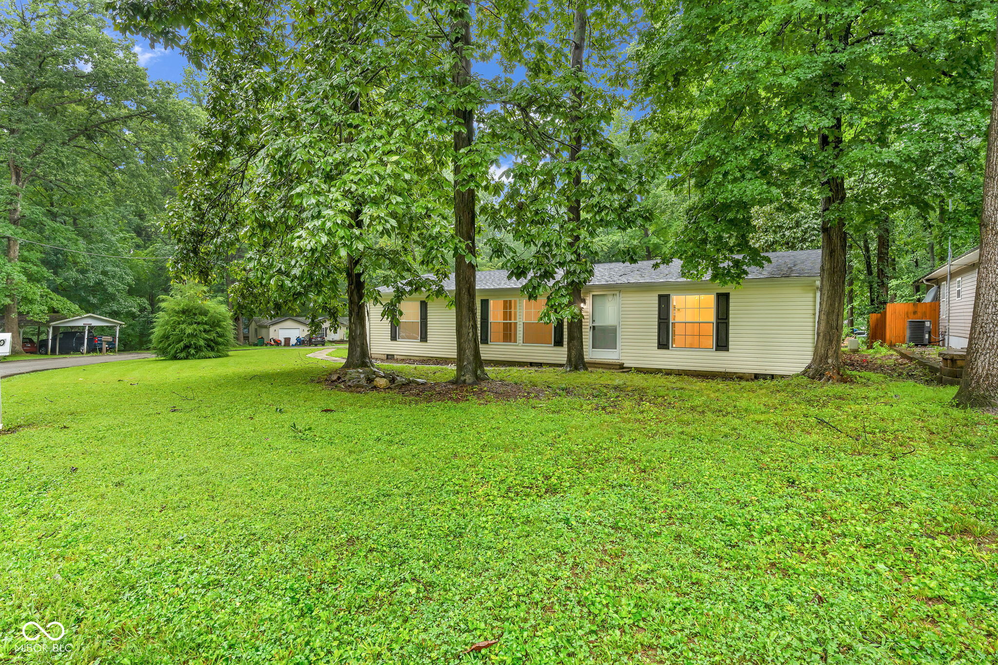 180 Ivy Court — photo