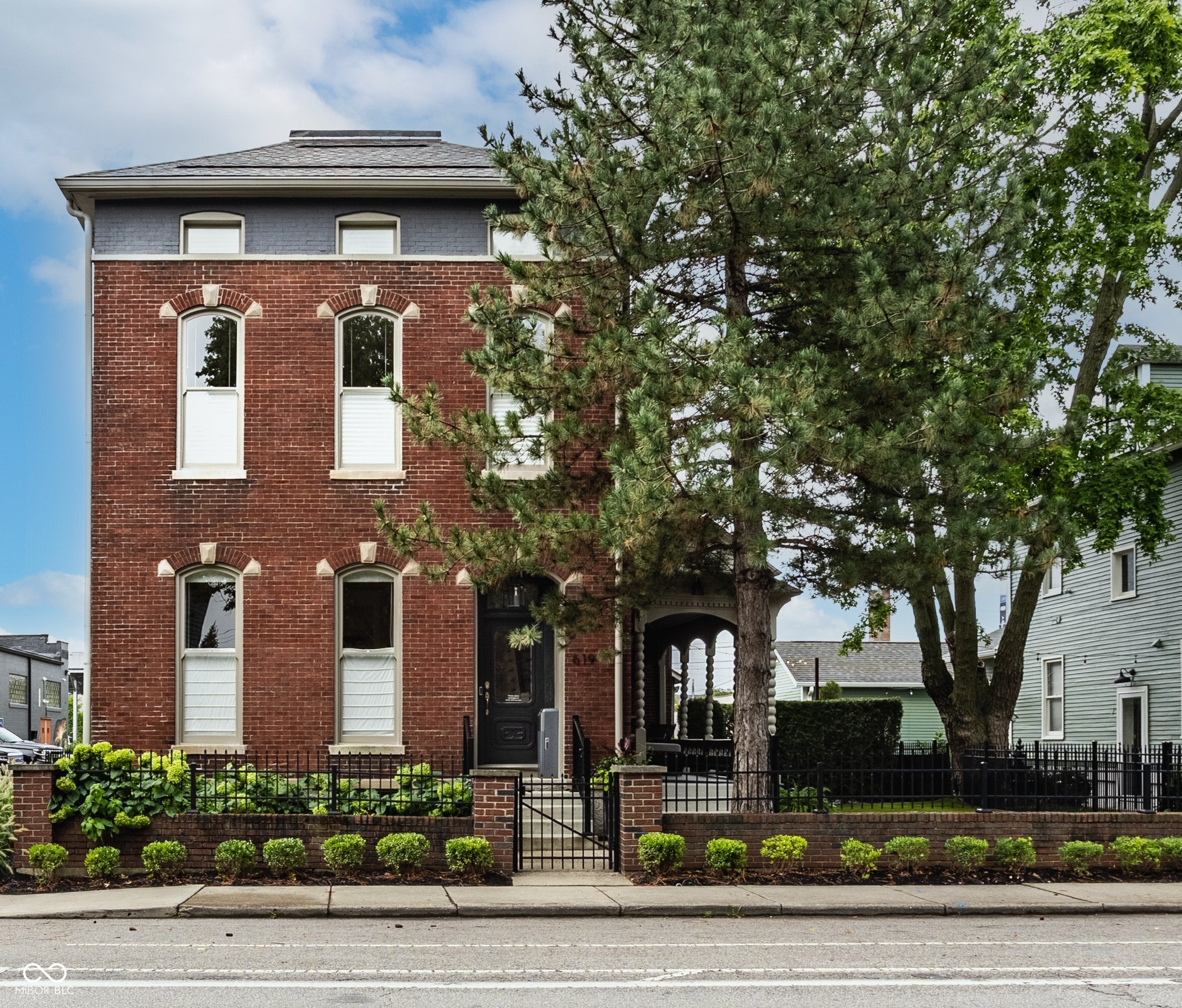 619 E New York Street — photo