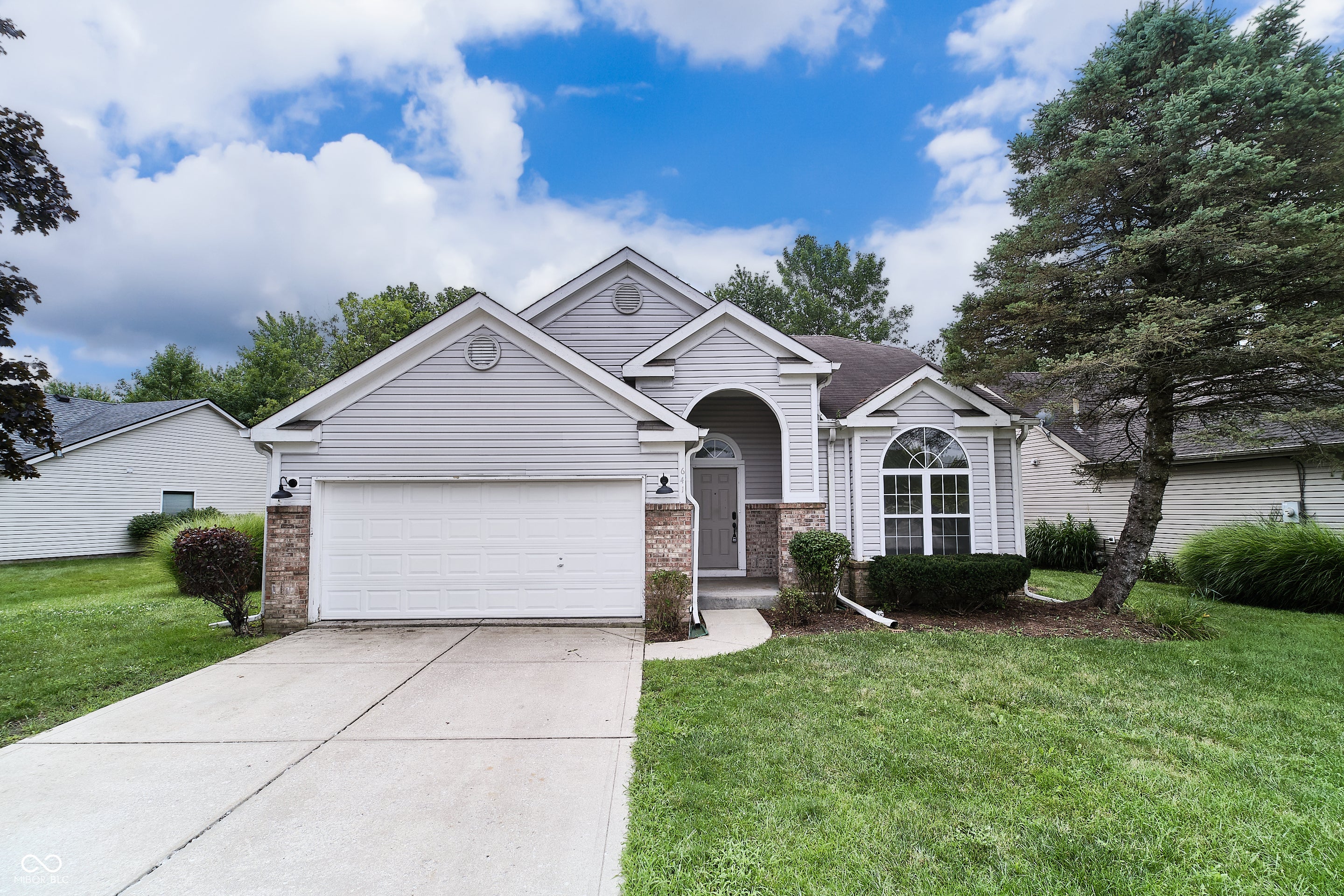 641 Beaverbrook Drive — photo