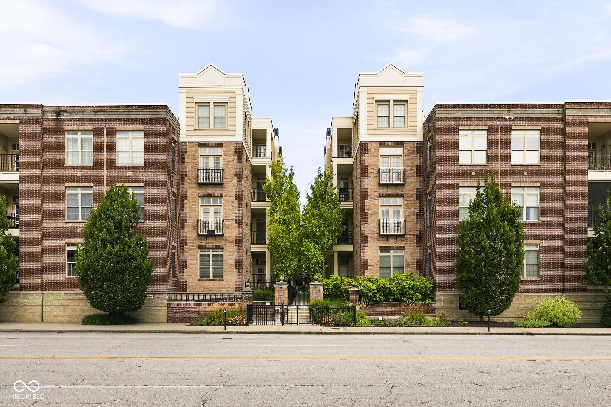 450 E Ohio Street 114 — photo