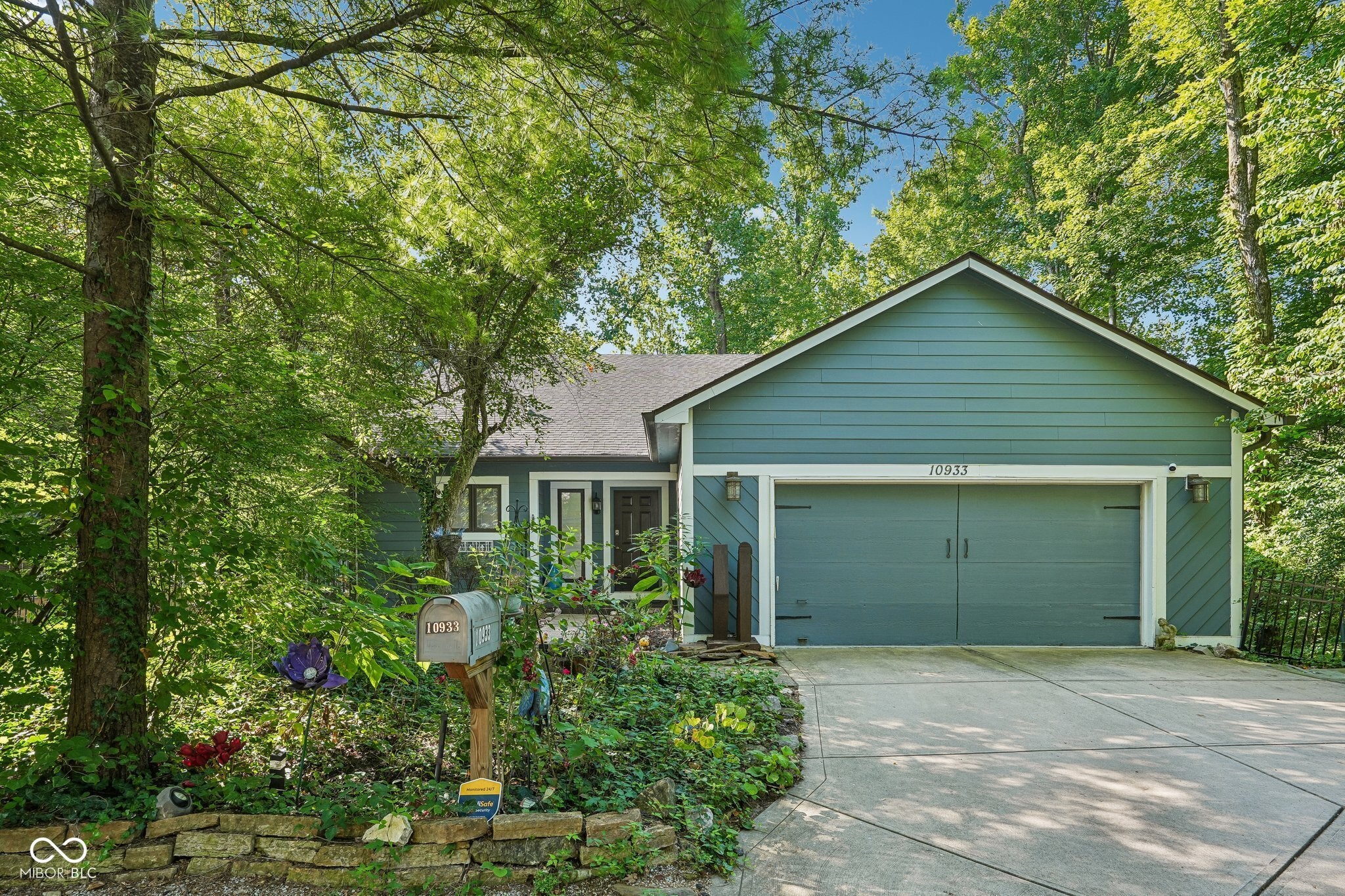 10933 Geist Woods South Drive — photo