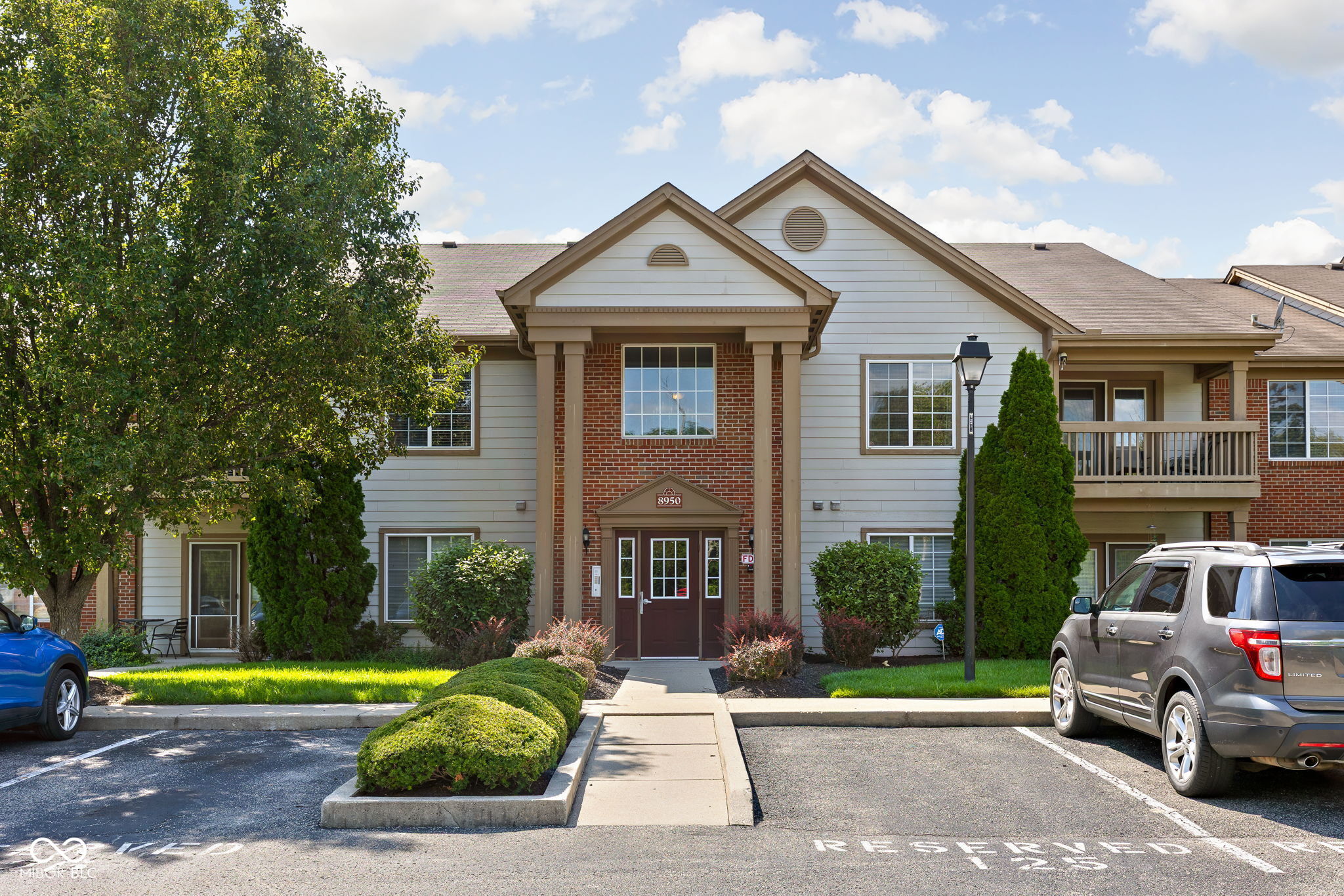 8950 Hunters Creek Drive 208 — photo