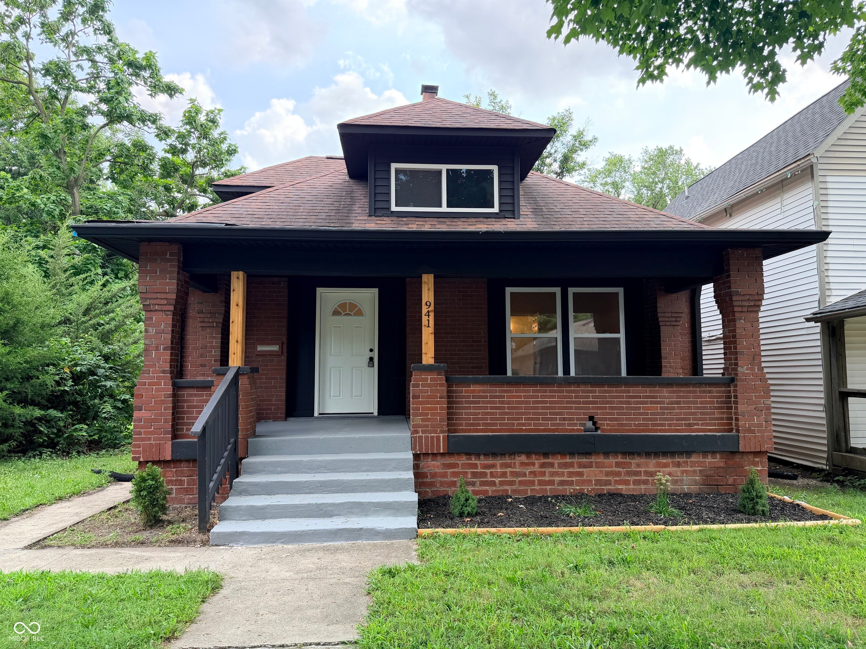 941 W 25th Street — photo