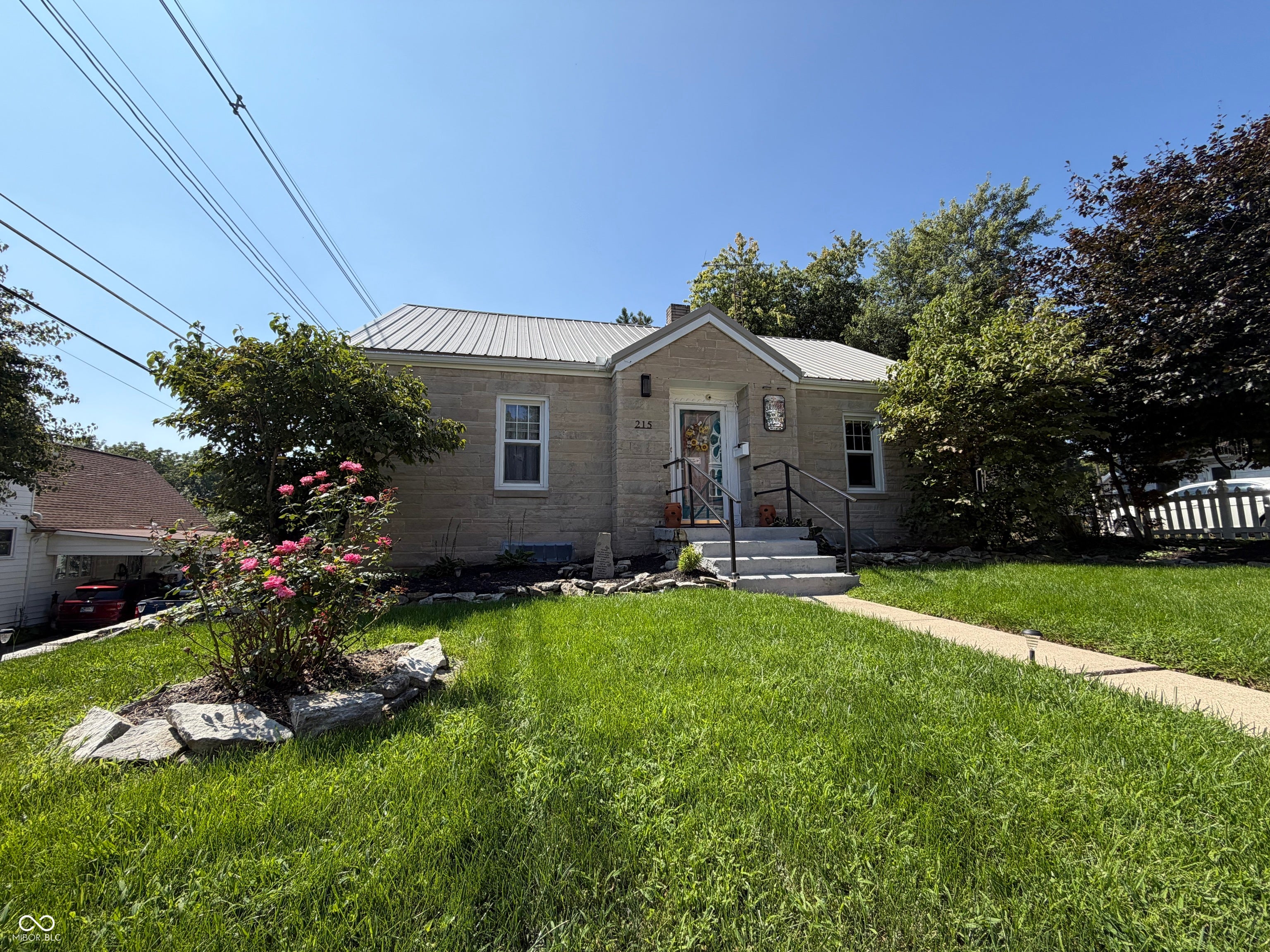 215 E 5th Street — photo