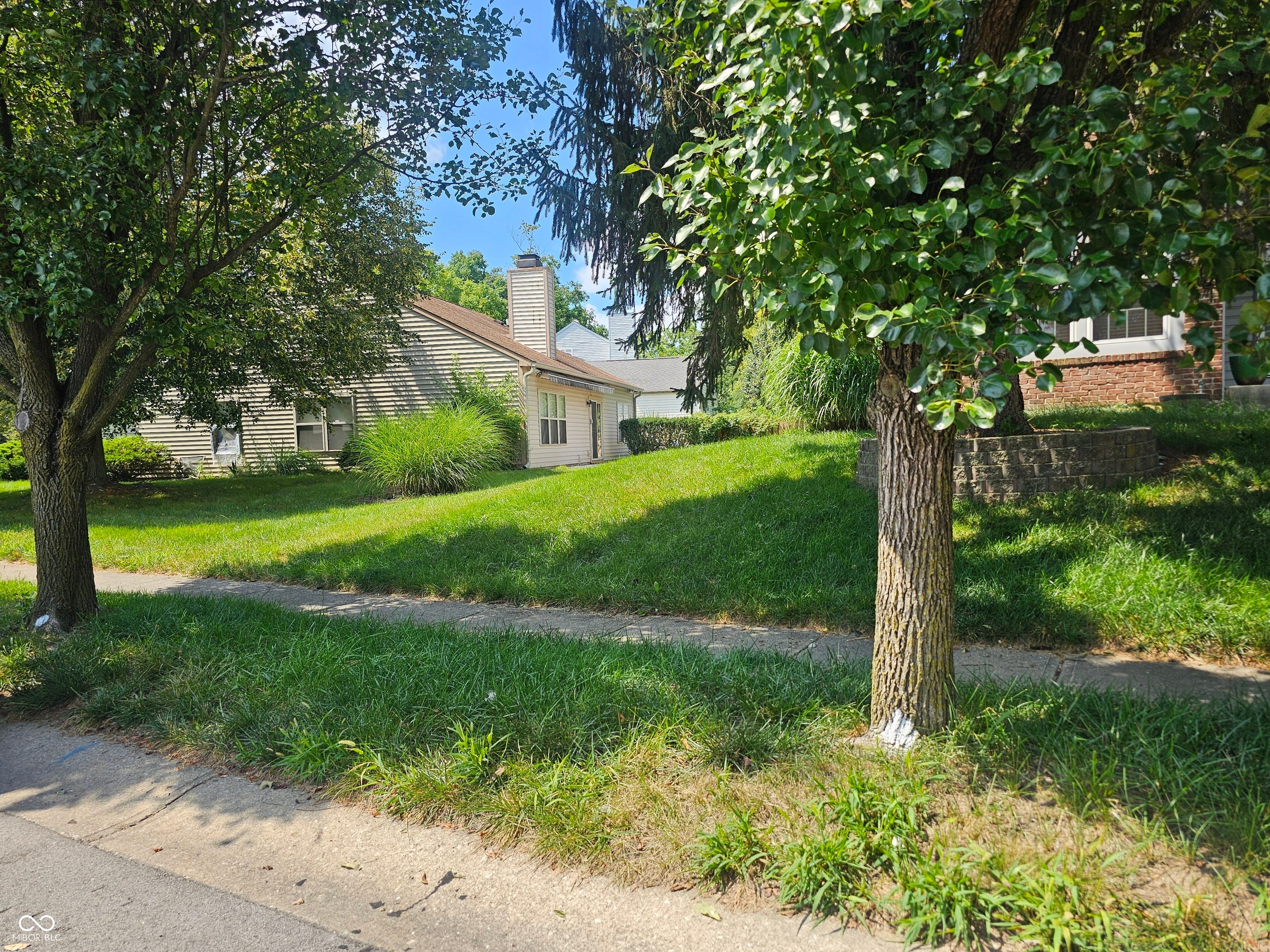 Home in Indianapolis, IN 46214 — photo 2