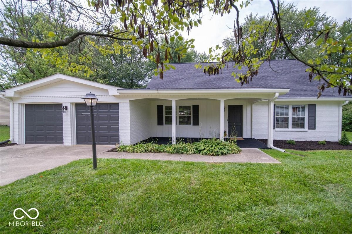 370 Winding Way — photo
