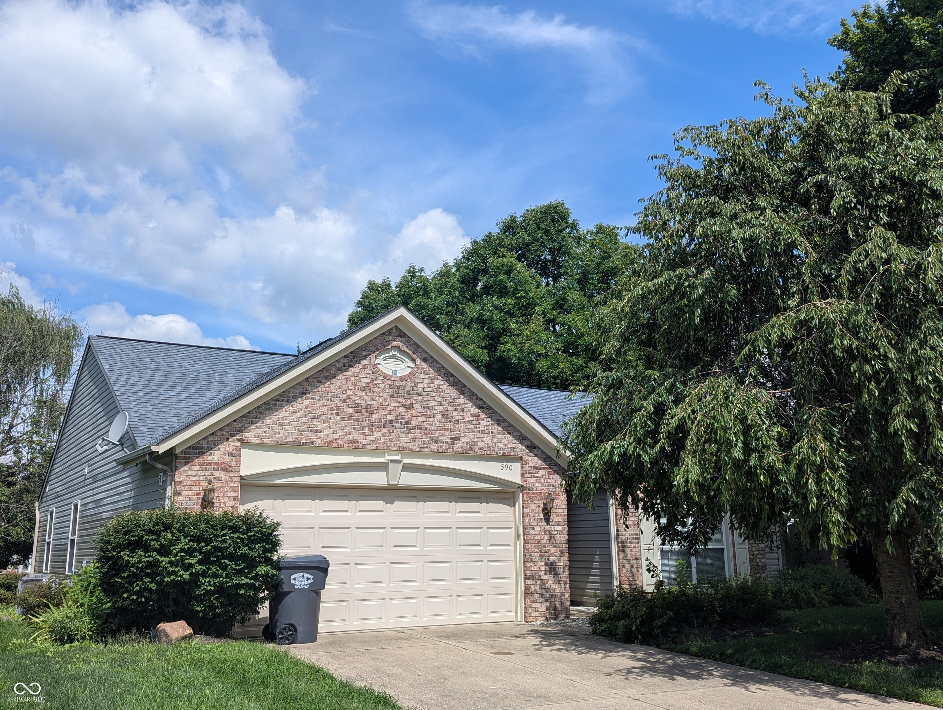 590 New London Drive — photo