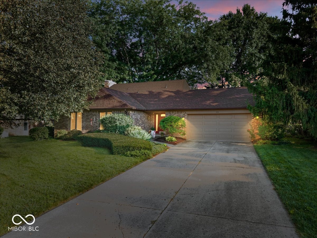 850 W Oakwood Drive — photo