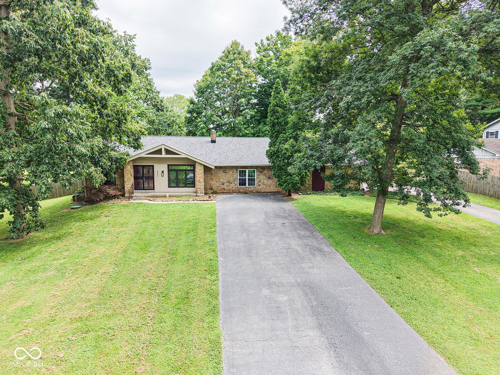 8245 Woodlawn Drive — photo