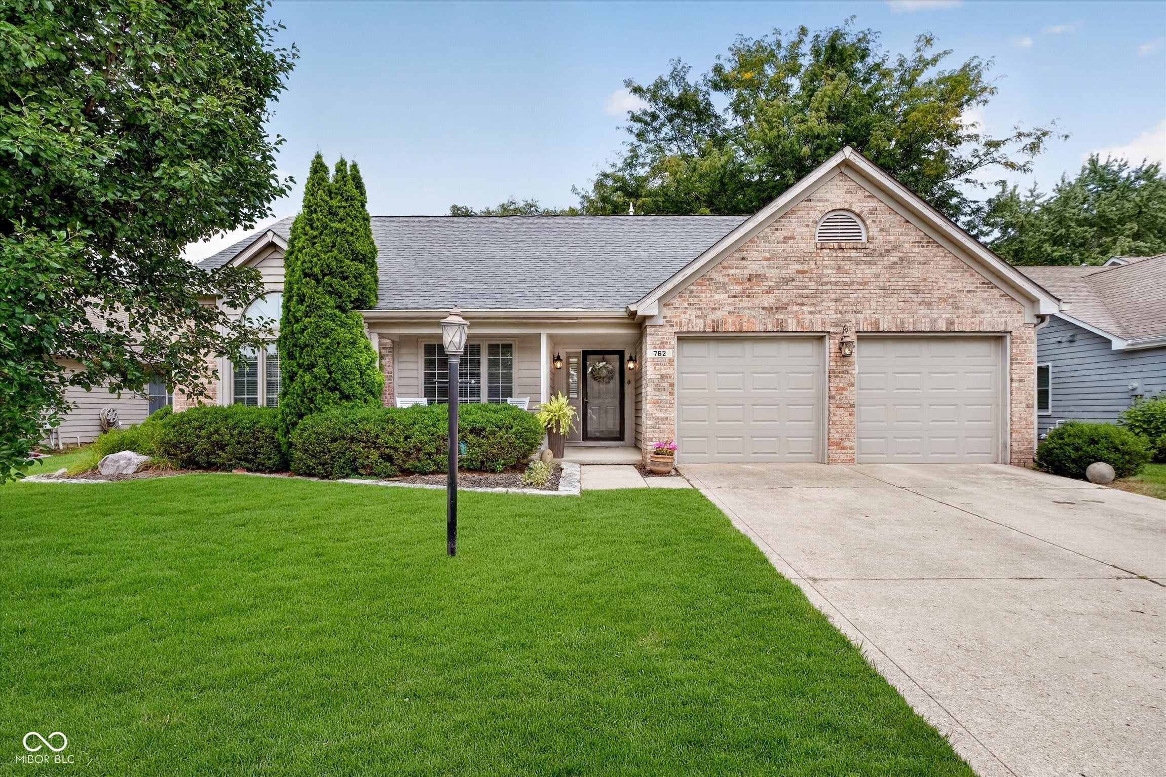 762 Woodview North Drive — photo