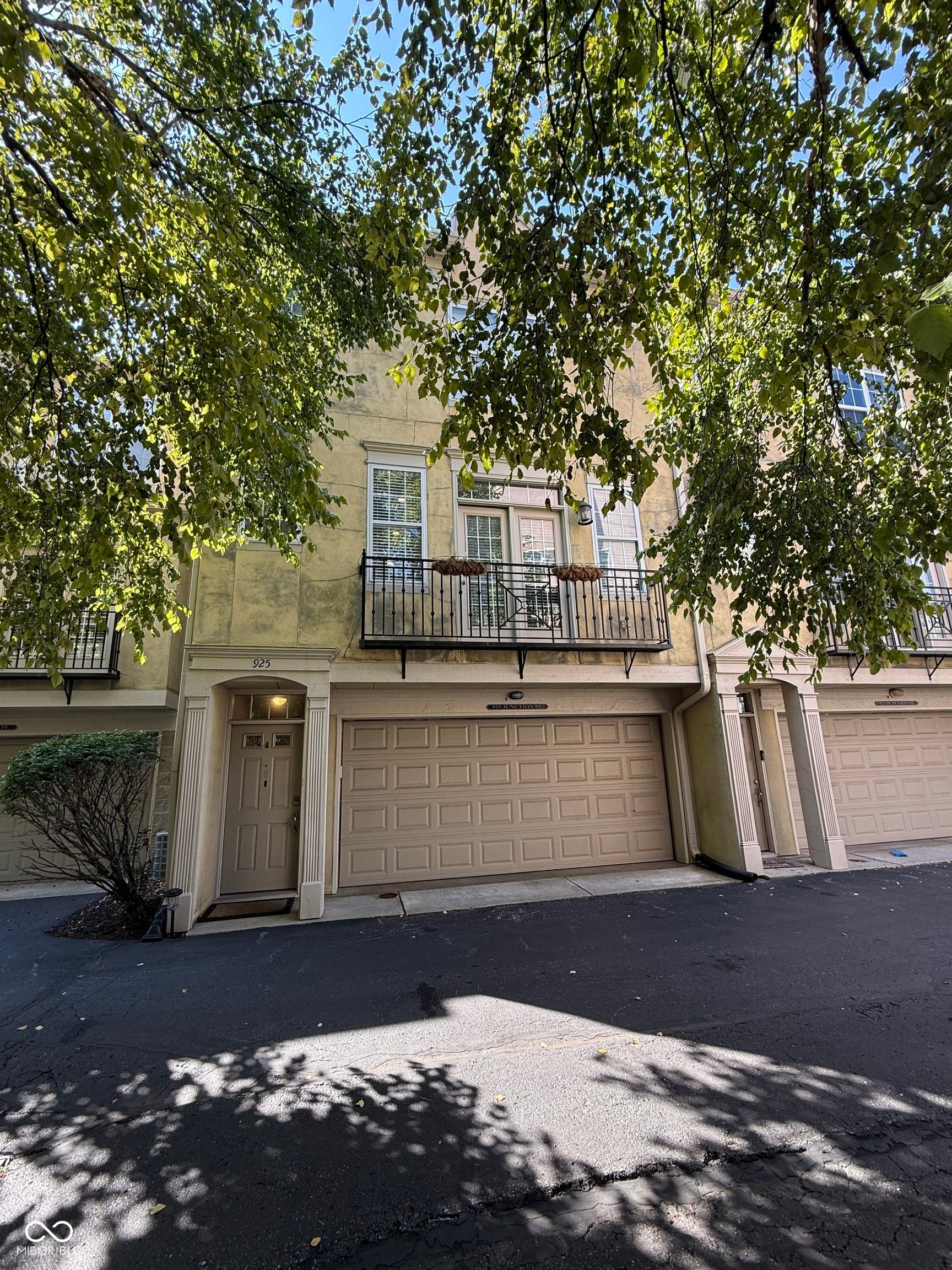 925 Junction Place — photo