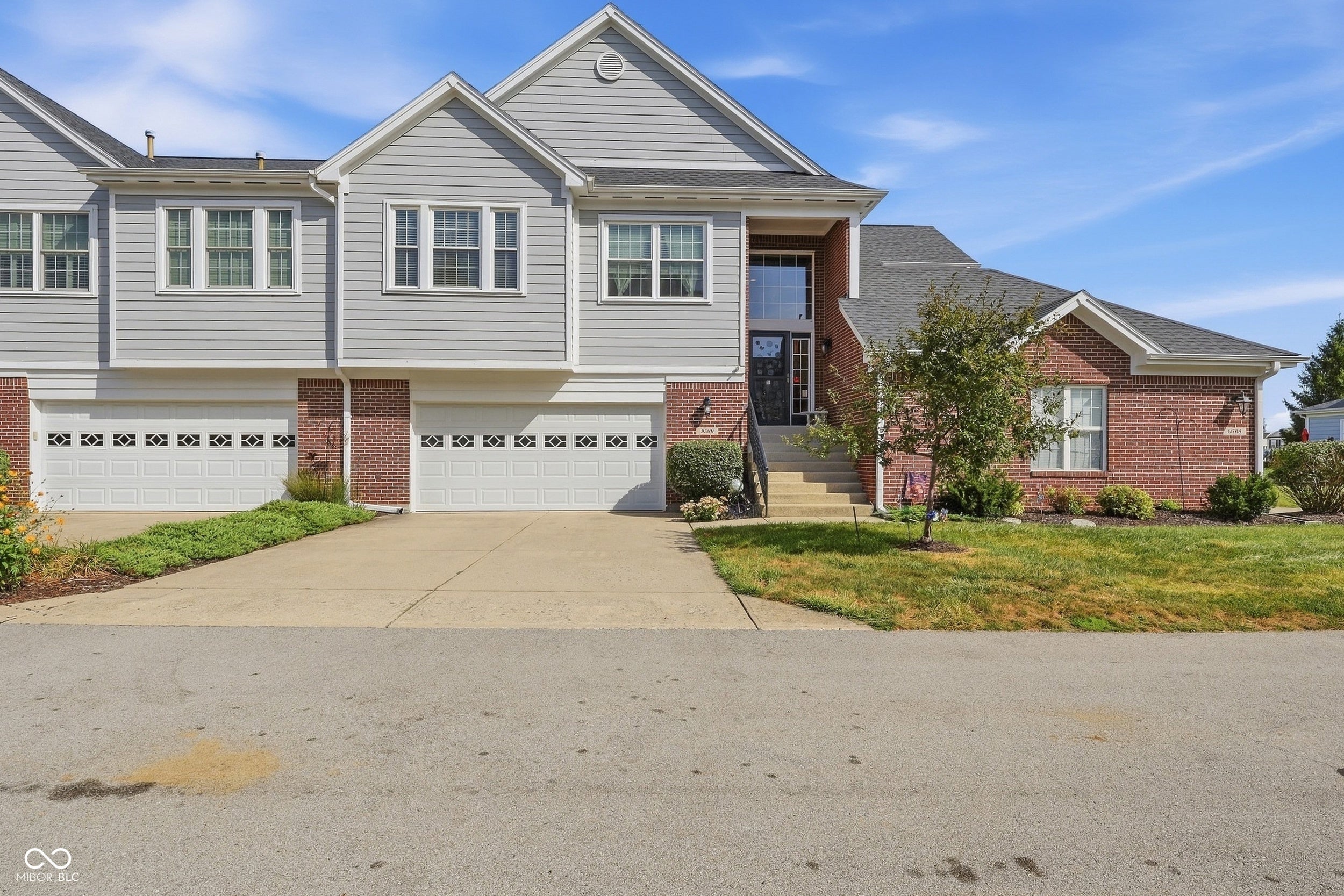9560 Clover Leaf Lane — photo
