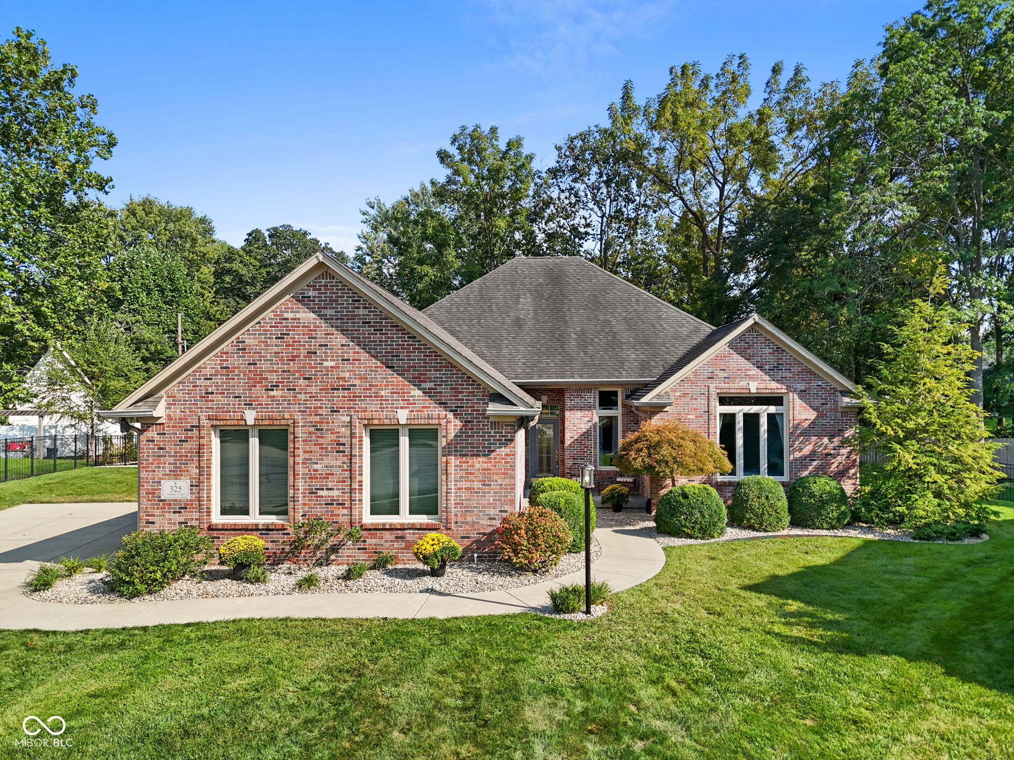 325 Ventnor Court — photo