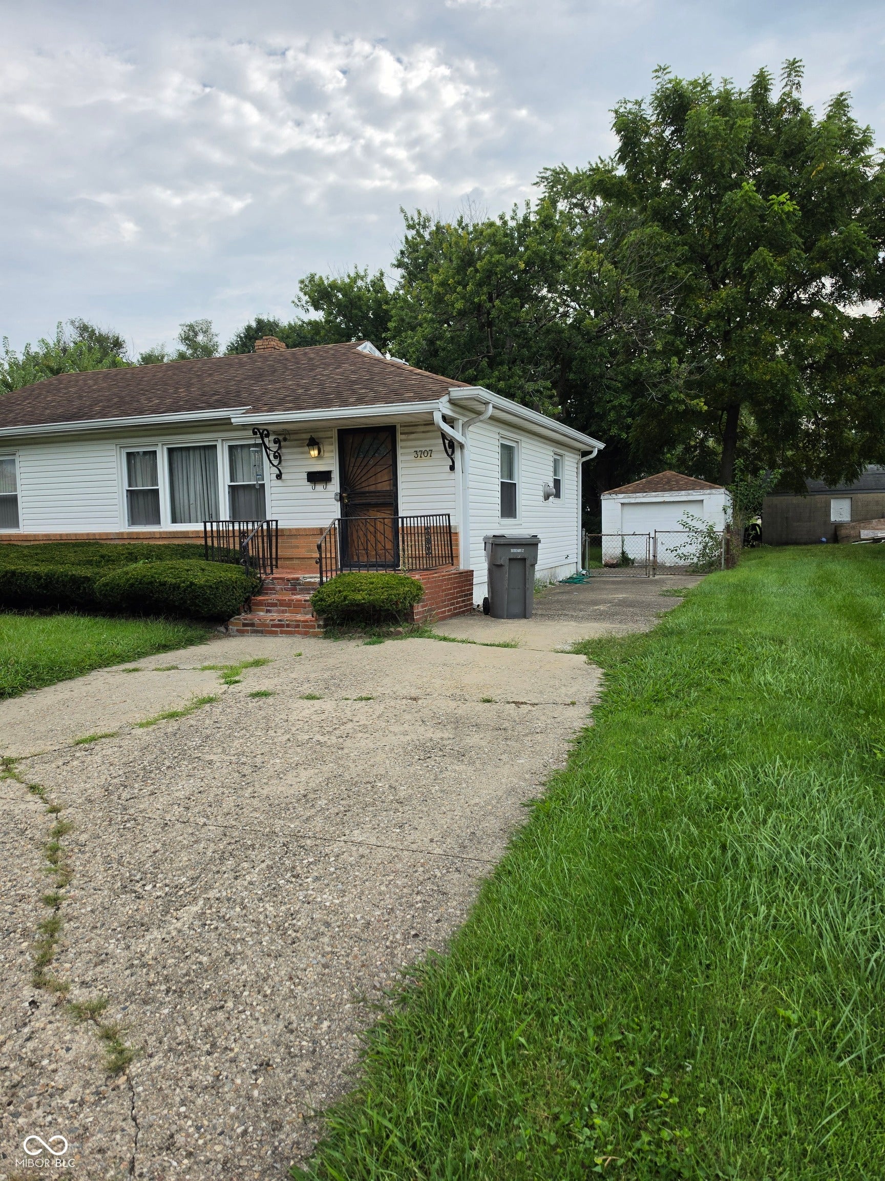 3707 N Dequincy Street — photo