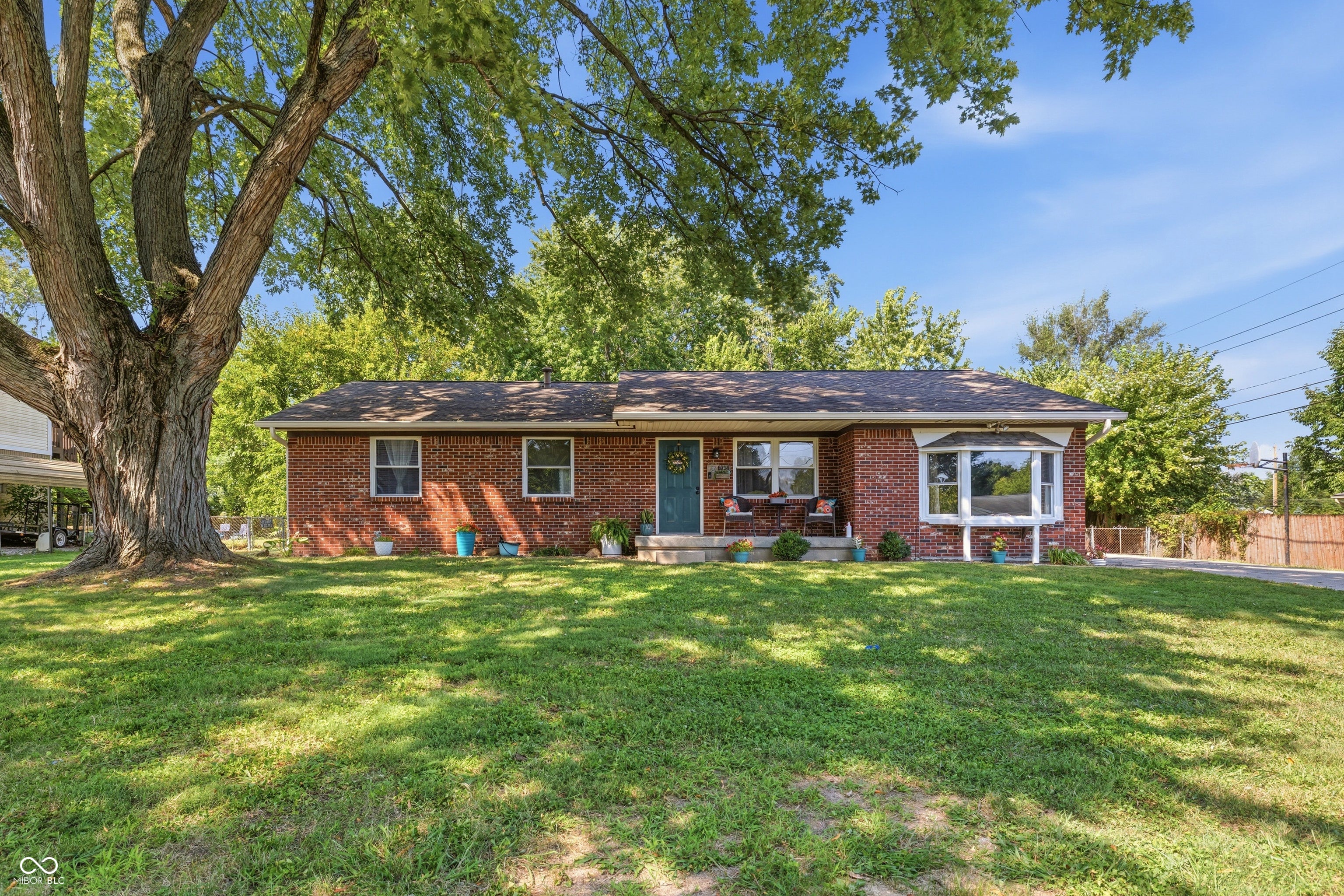 6034 W Loretta Drive — photo
