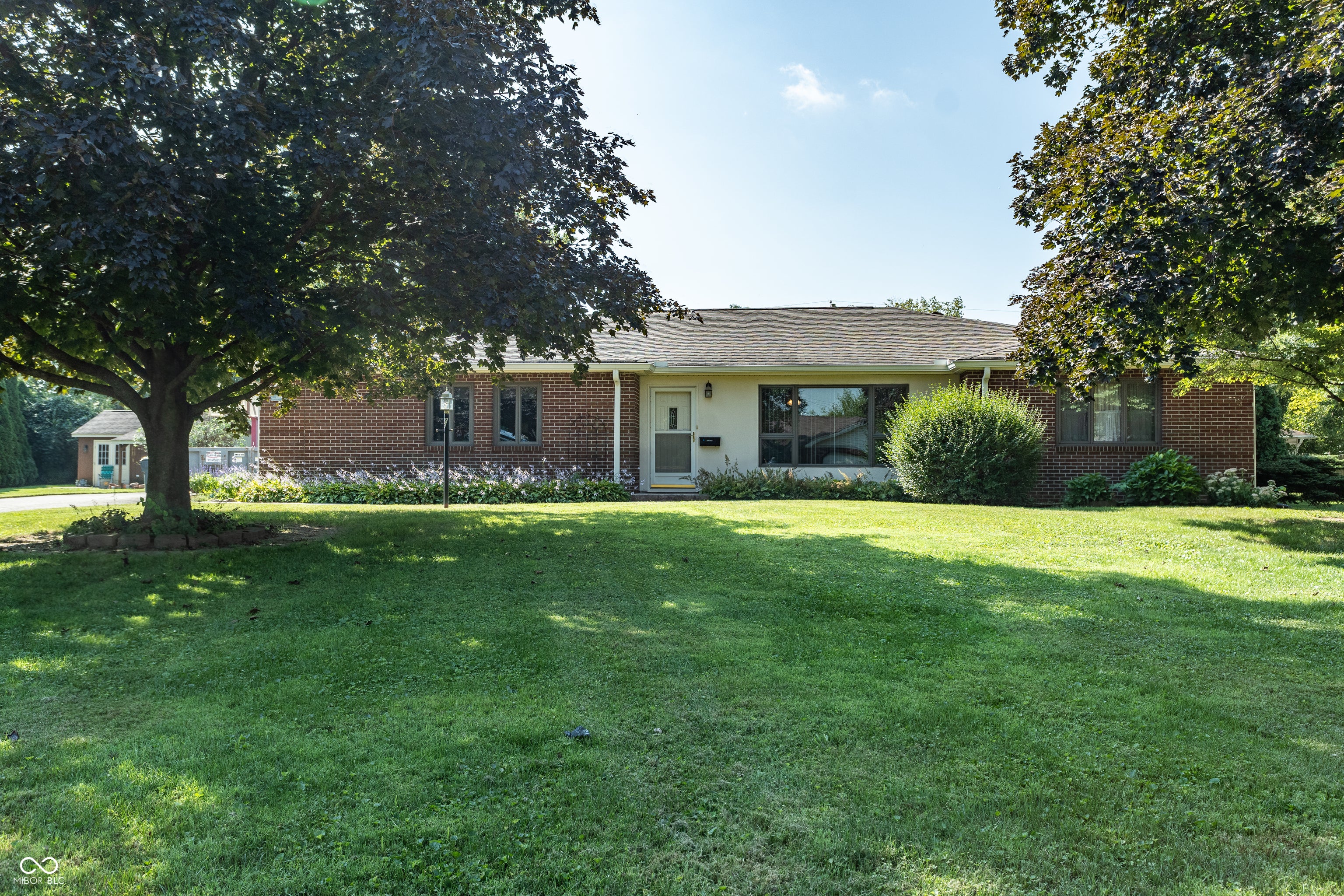 725 Iroquois Drive — photo