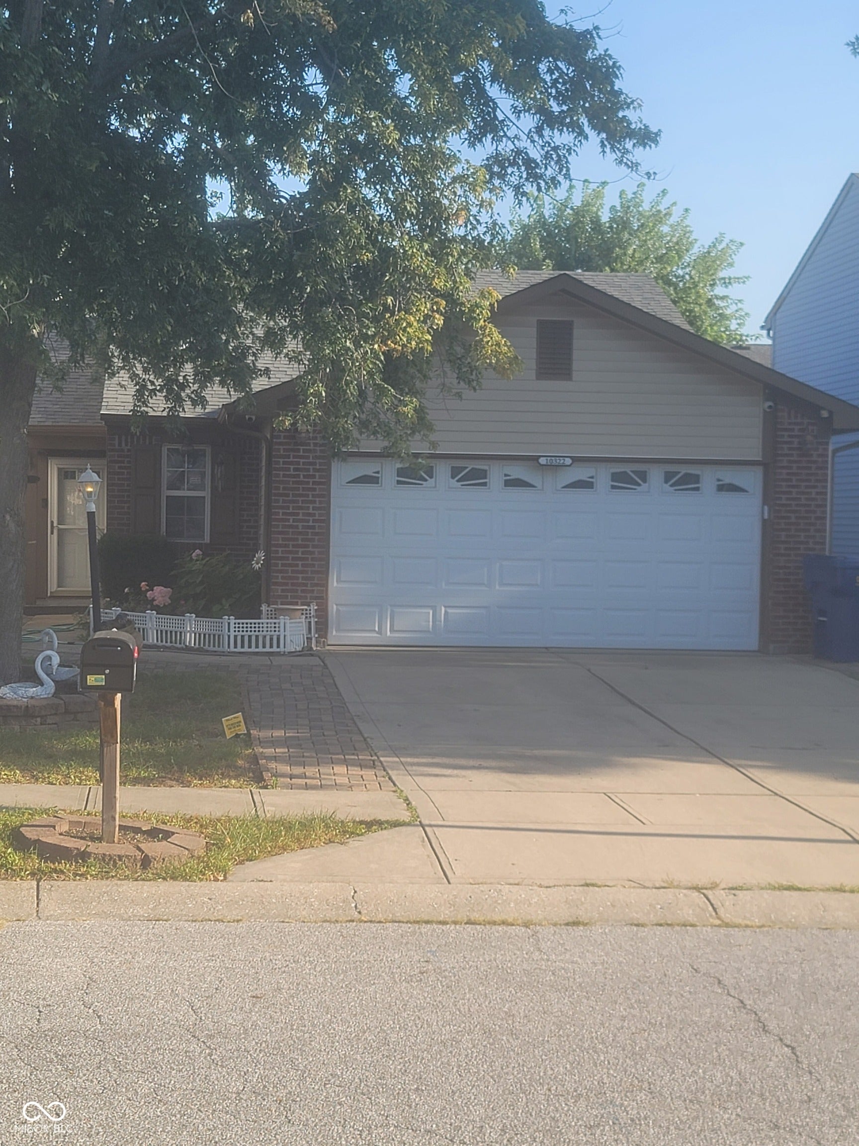 10322 Draycott Avenue — photo