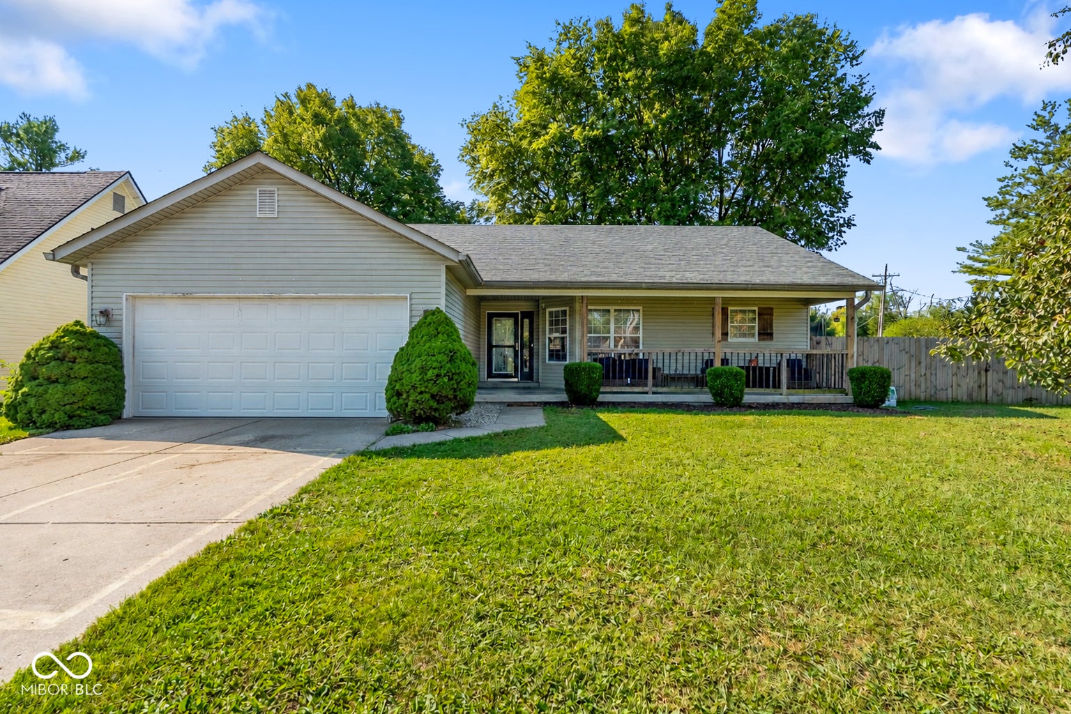 1401 Fox Ridge Drive — photo