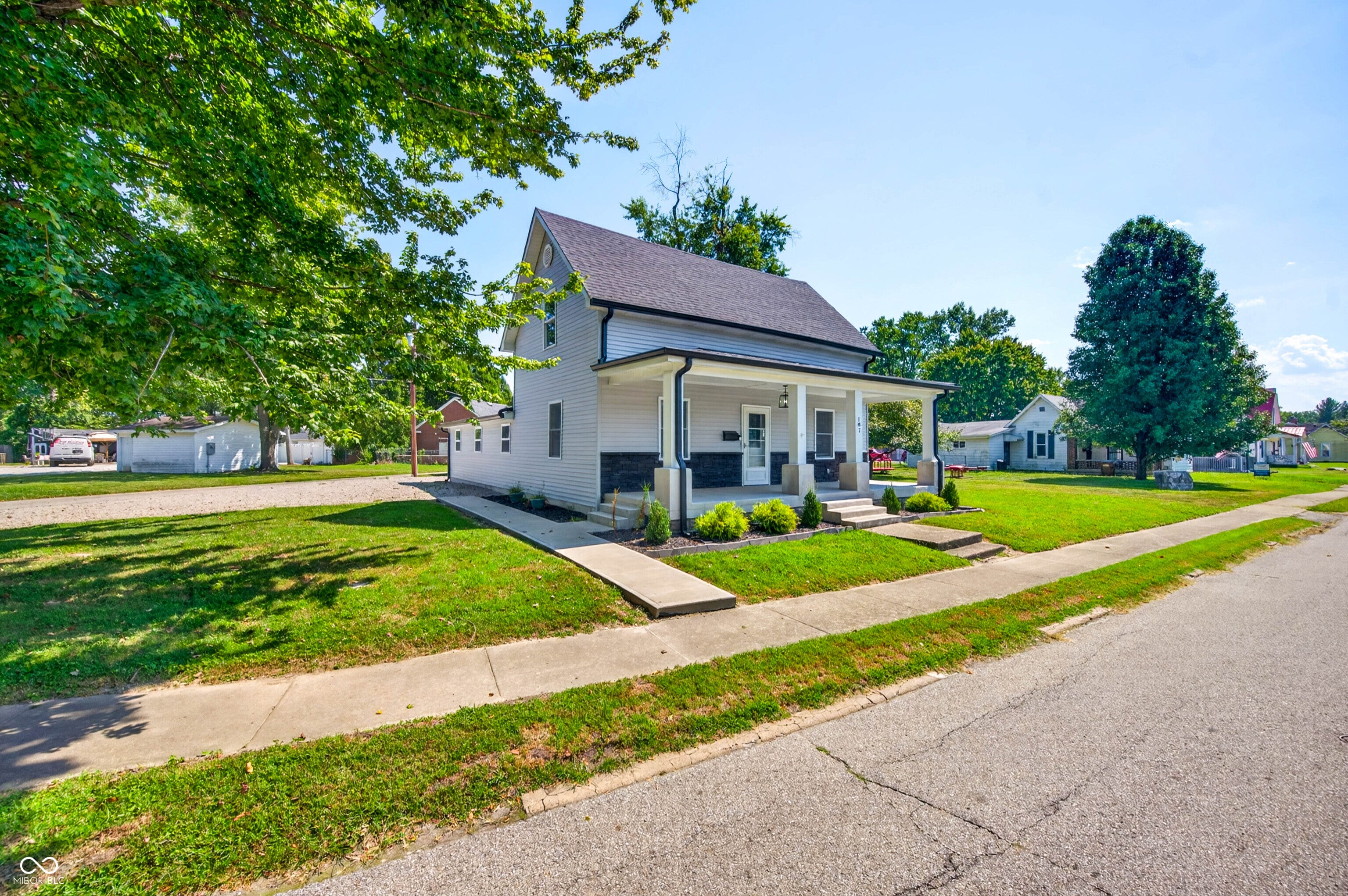 107 W College Street — photo