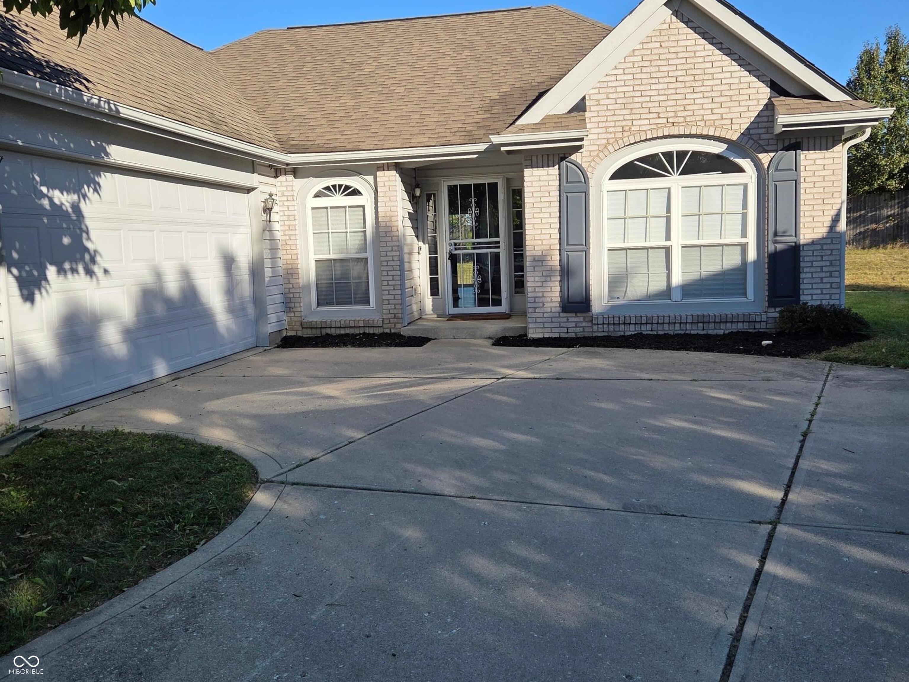 2360 Peter Court — photo