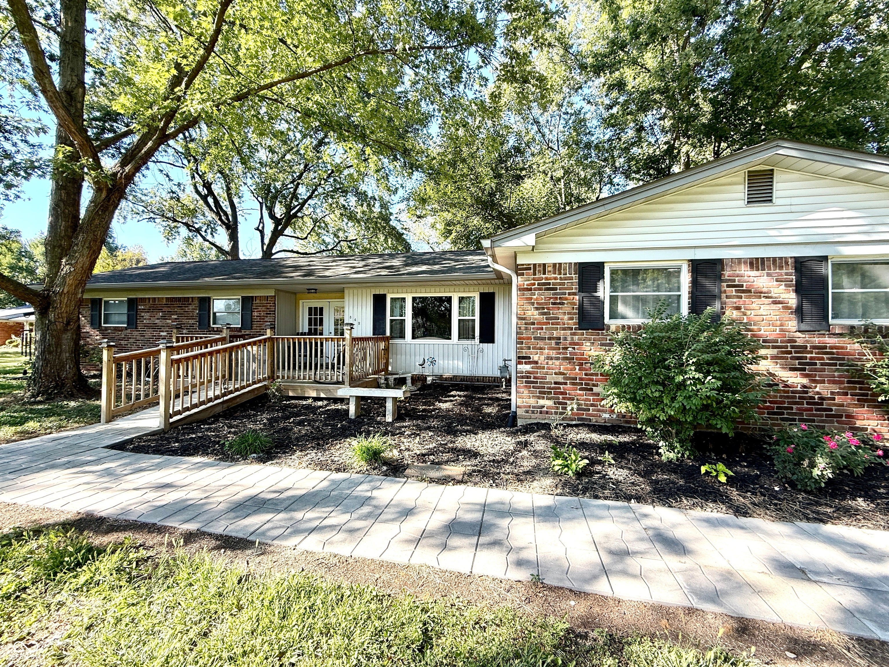 842 W Cutsinger Road — photo