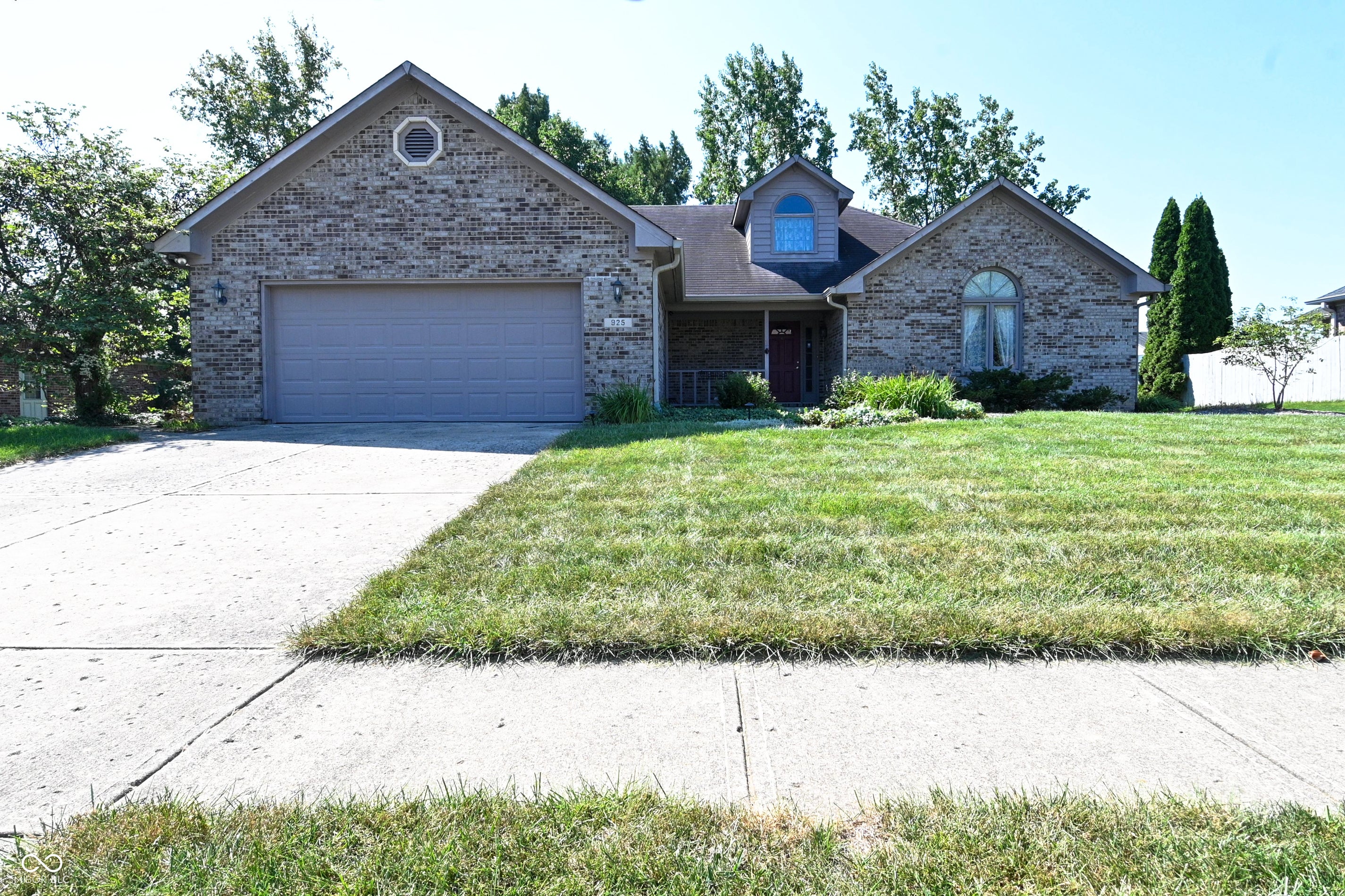 925 Texarkana Drive — photo