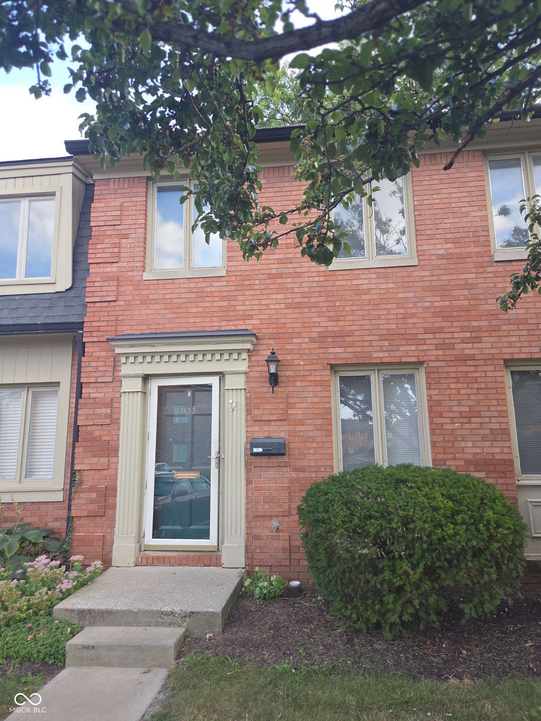 1155 Canterbury Square S — photo