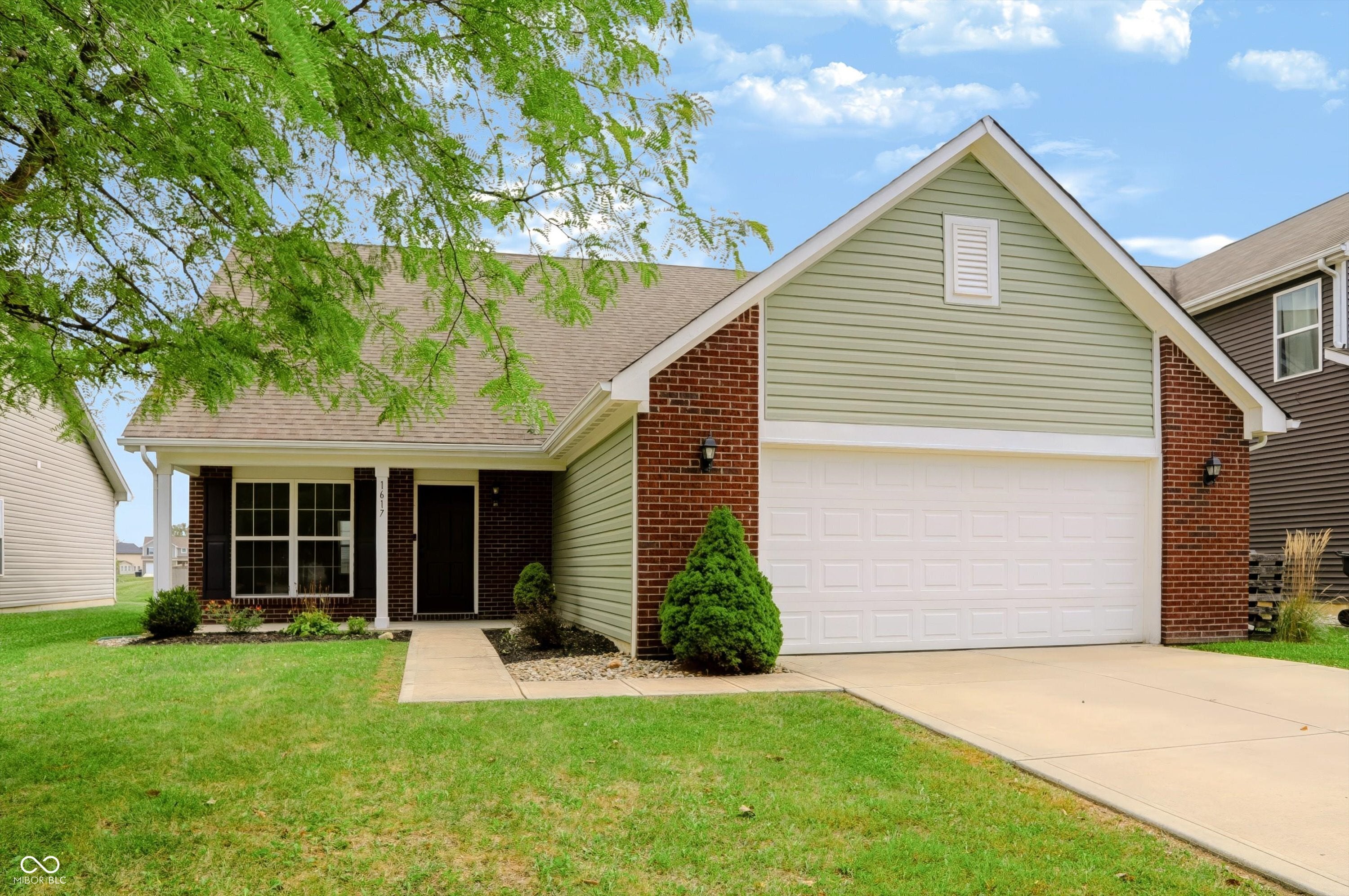 1617 Maplewood Lane — photo
