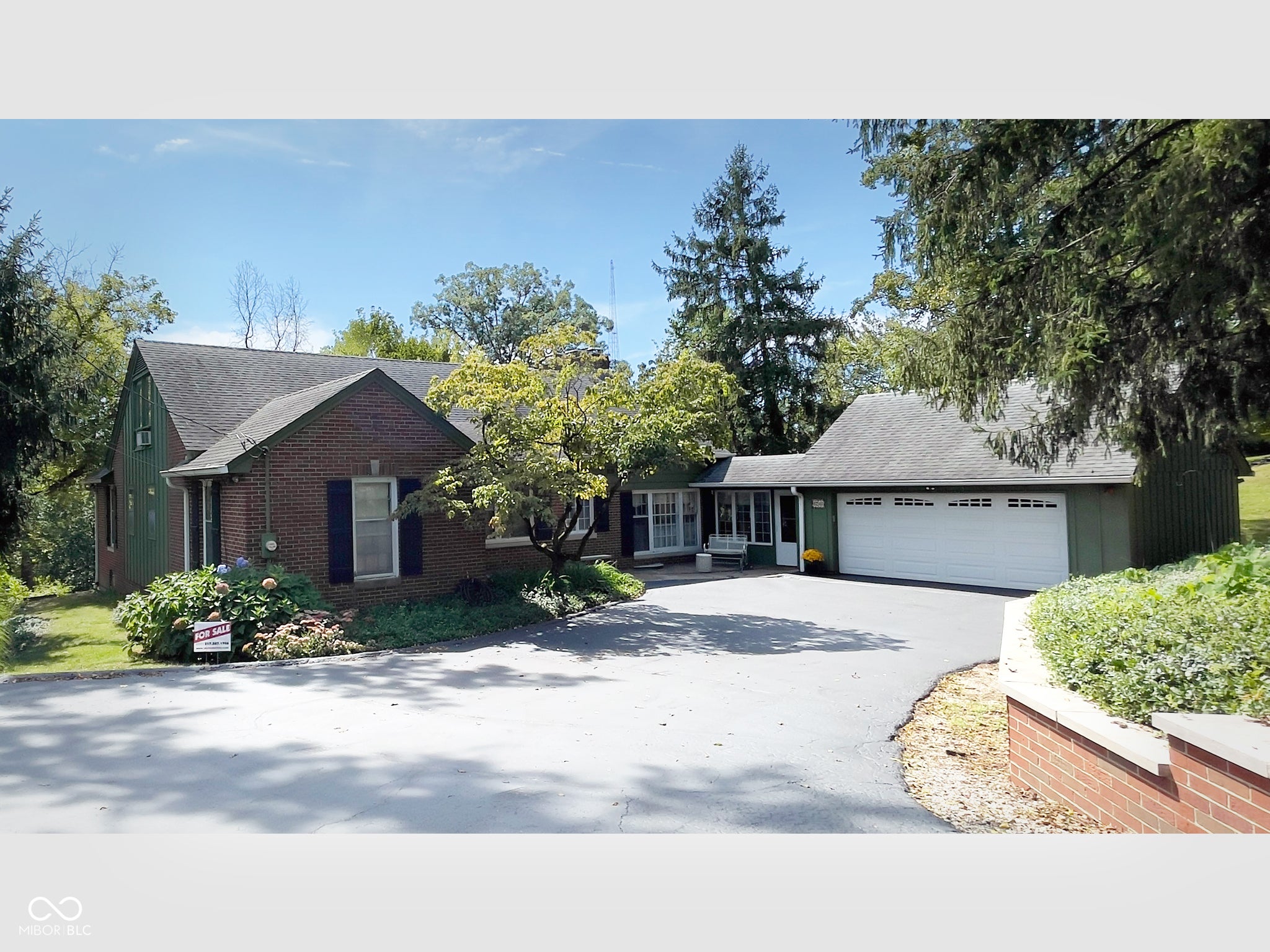 6240 Azure Lane — photo