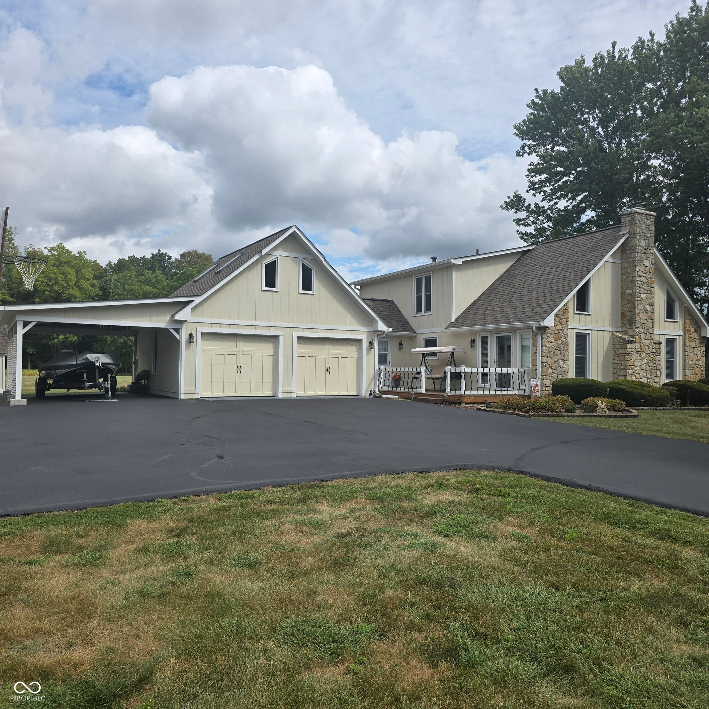 7022 W Ivy Lane — photo