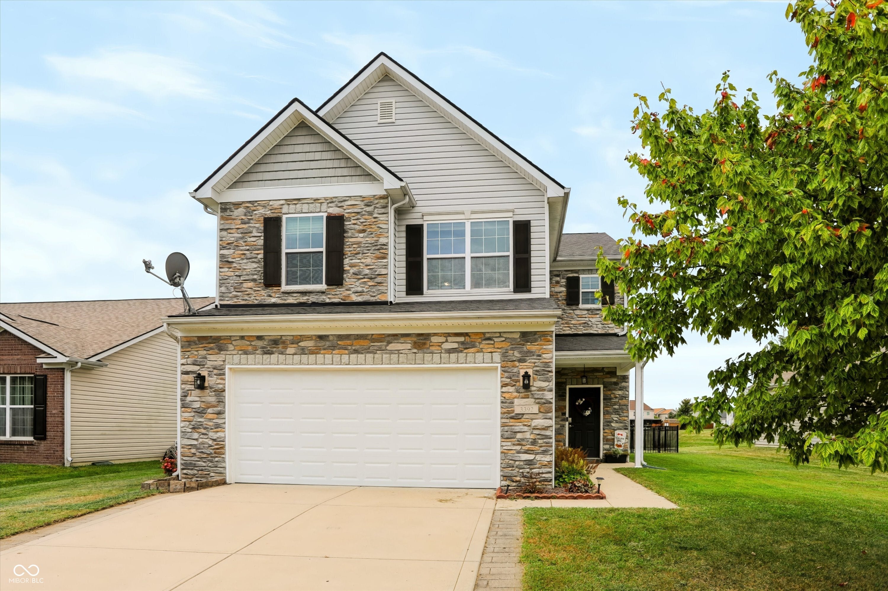 3392 Roundlake Lane — photo