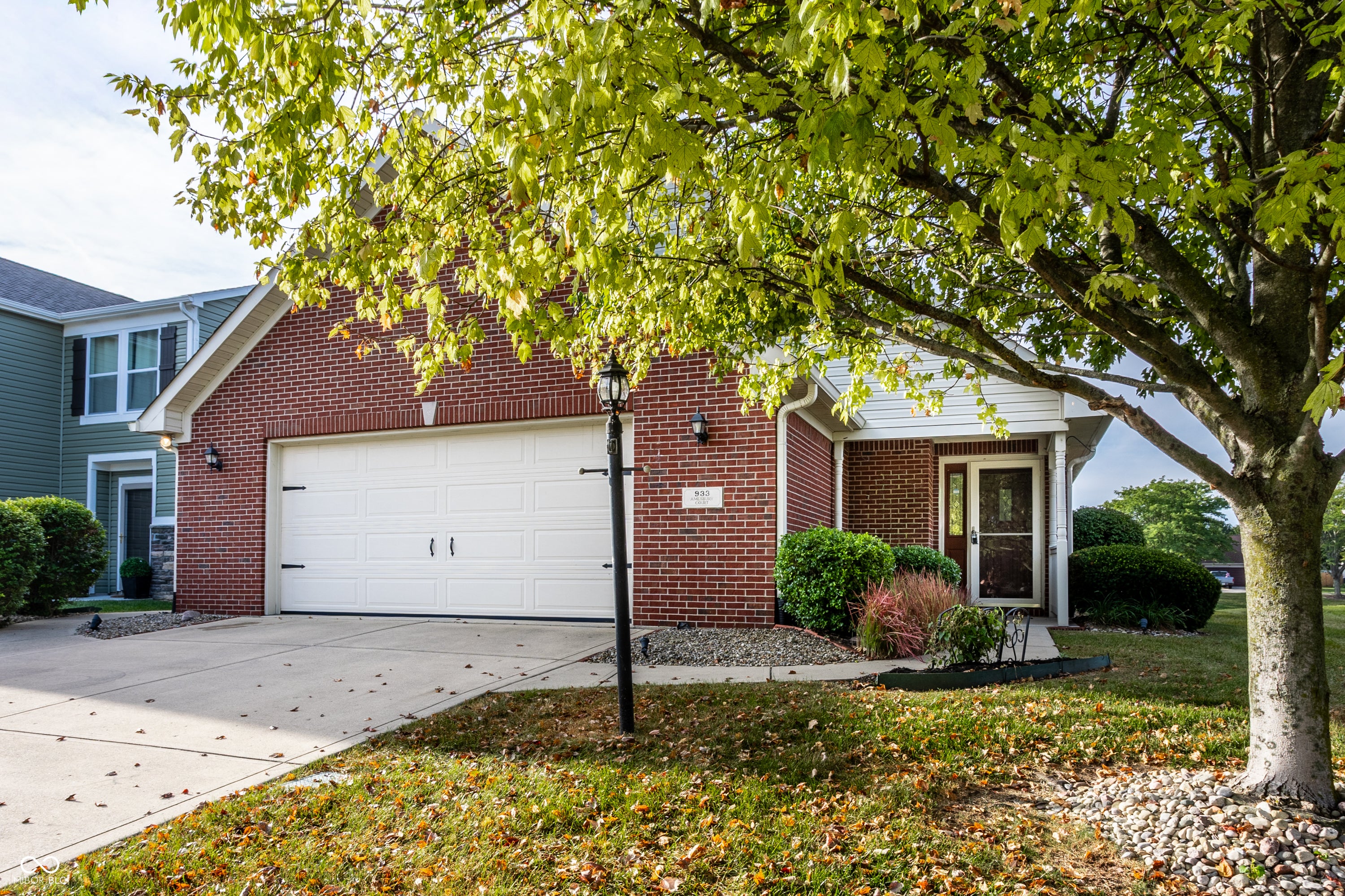 933 Amesbury Court — photo