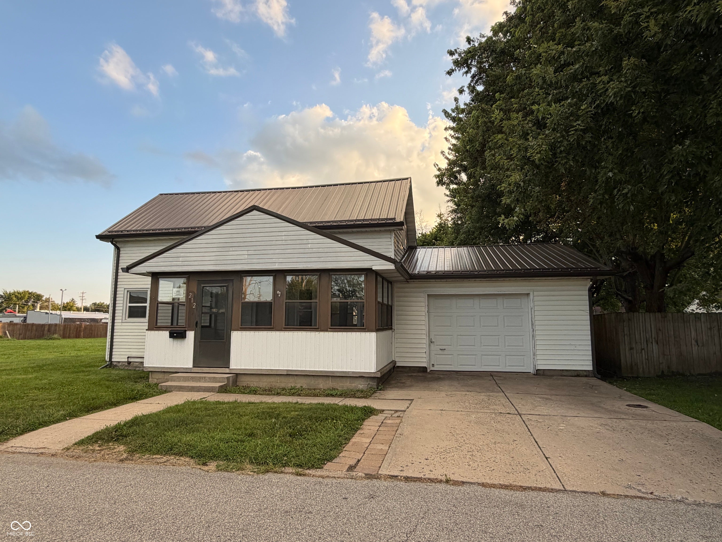 212 S McCarty Street — photo