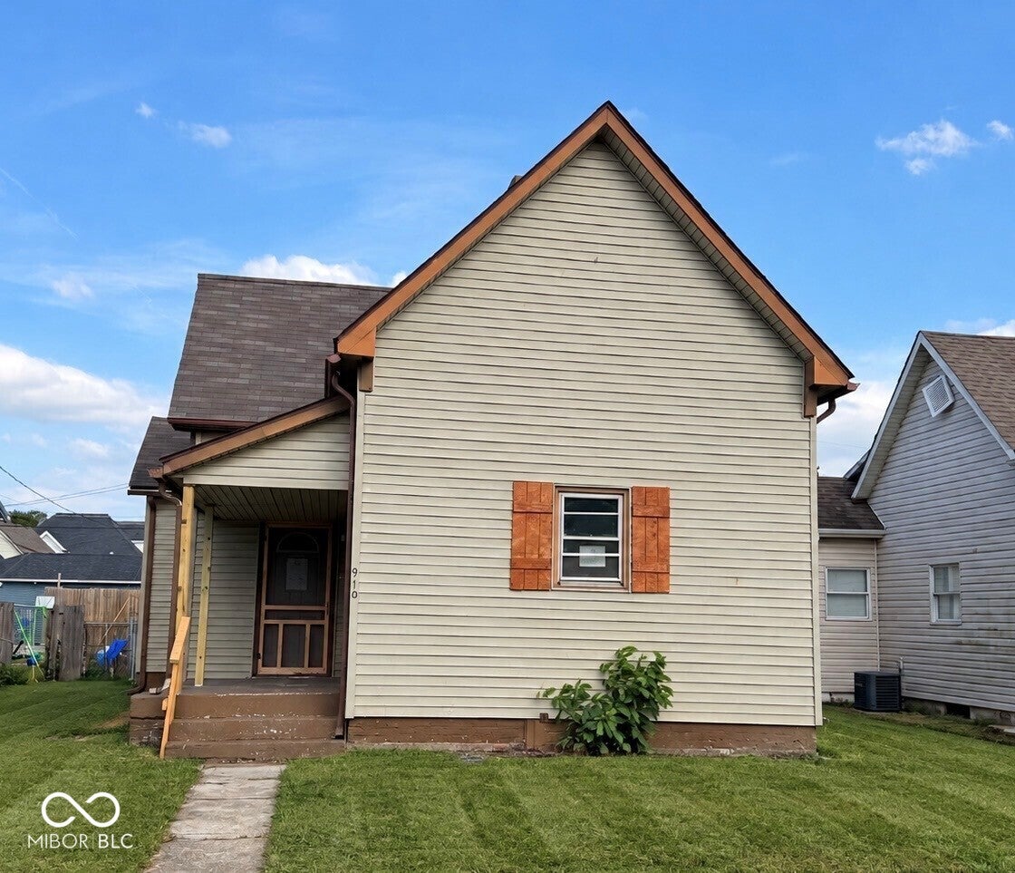 910 Elm Street — photo