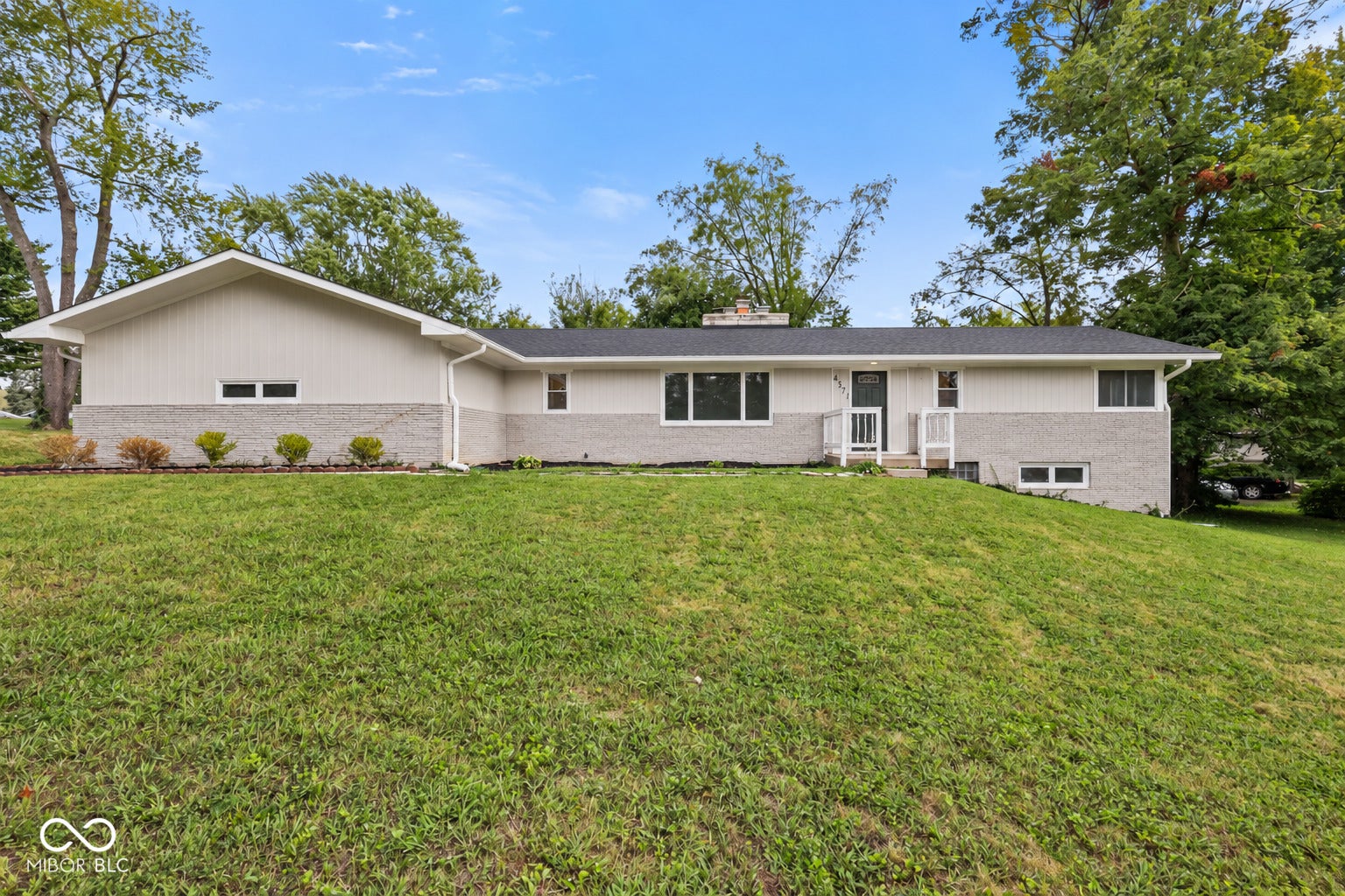 4571 Devon Drive — photo